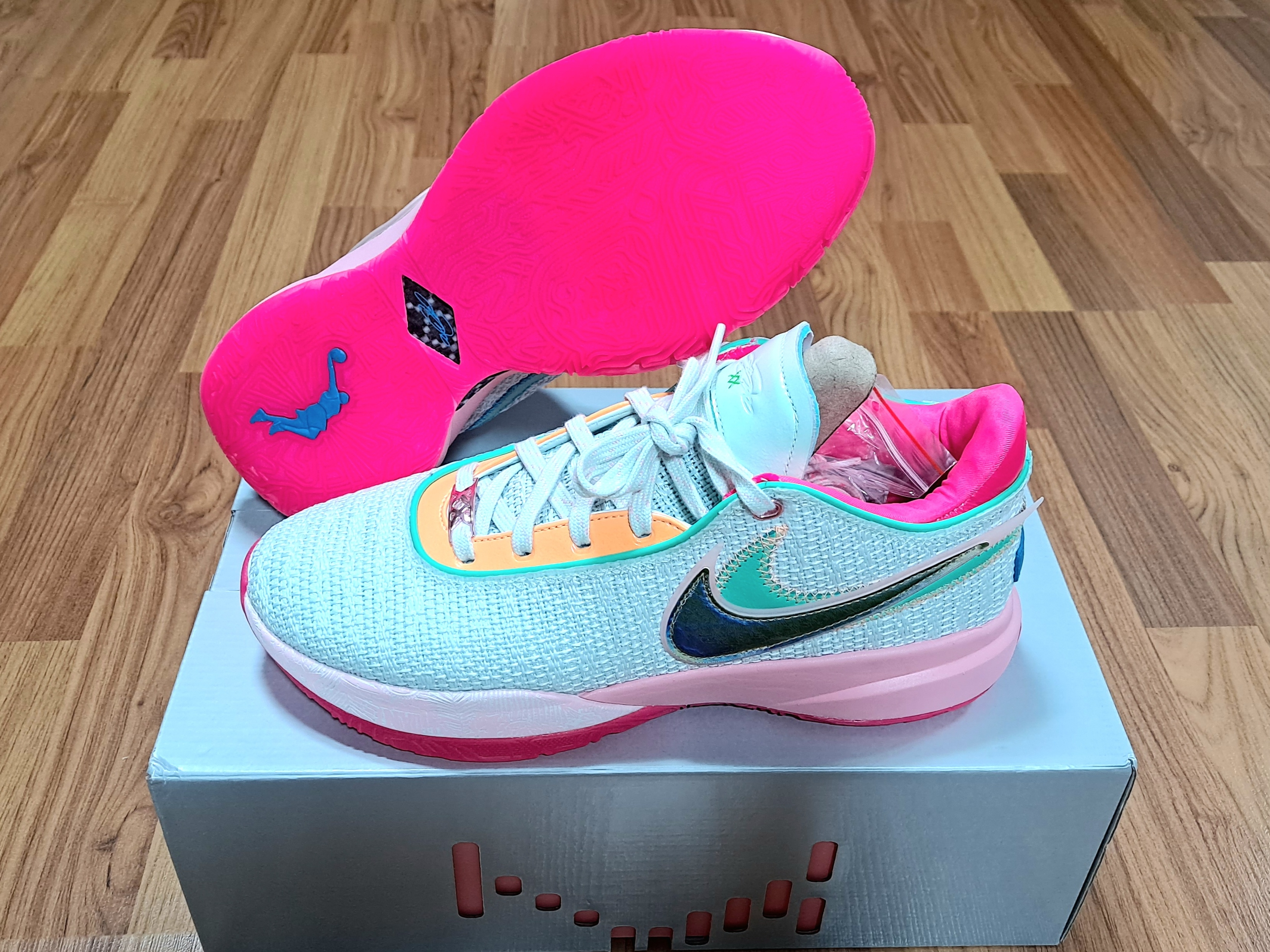 Nike LeBron XX EP Barely Green 착용 스타일 - 3
