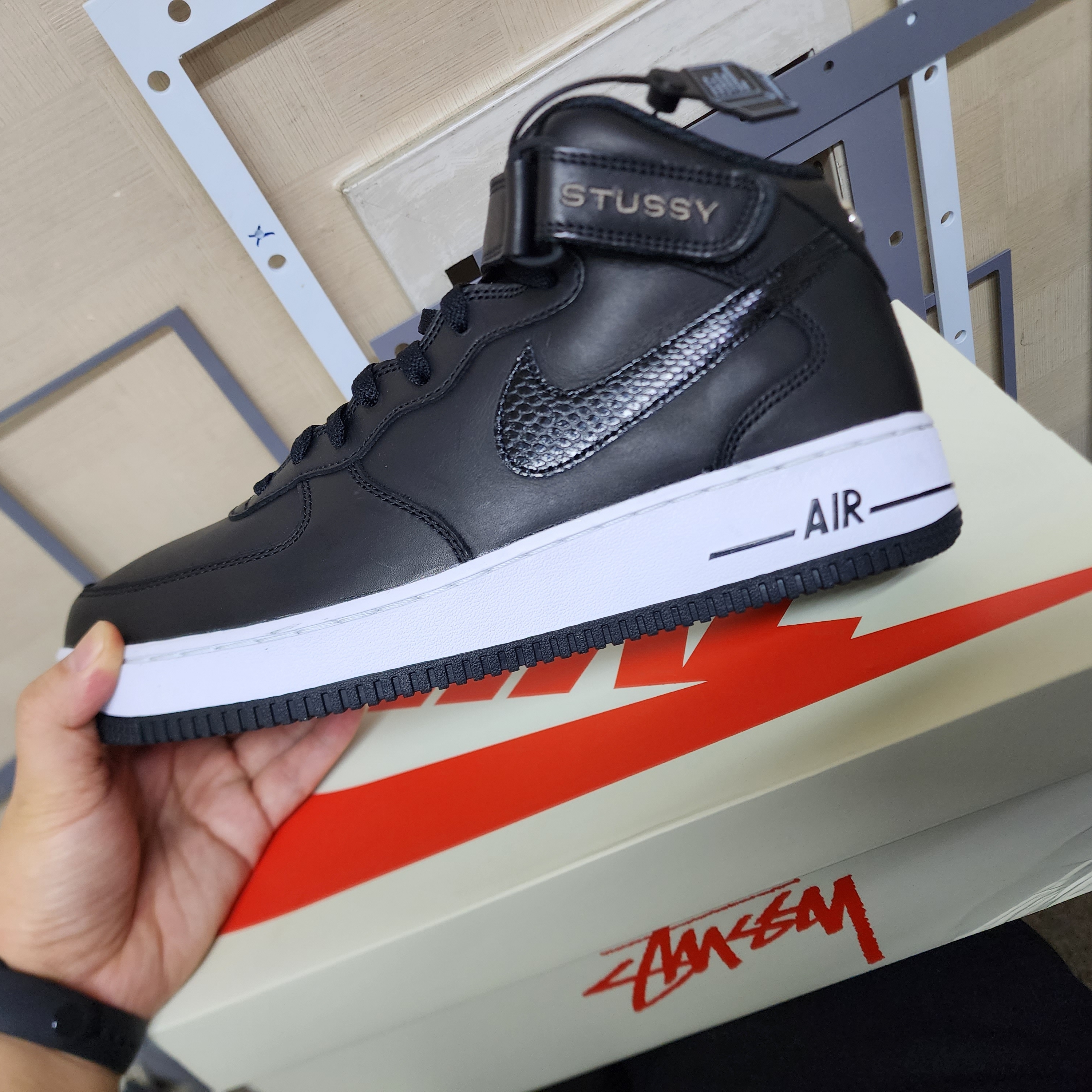 Nike x Stussy Air Force 1 '07 Mid SP Black 착용 스타일