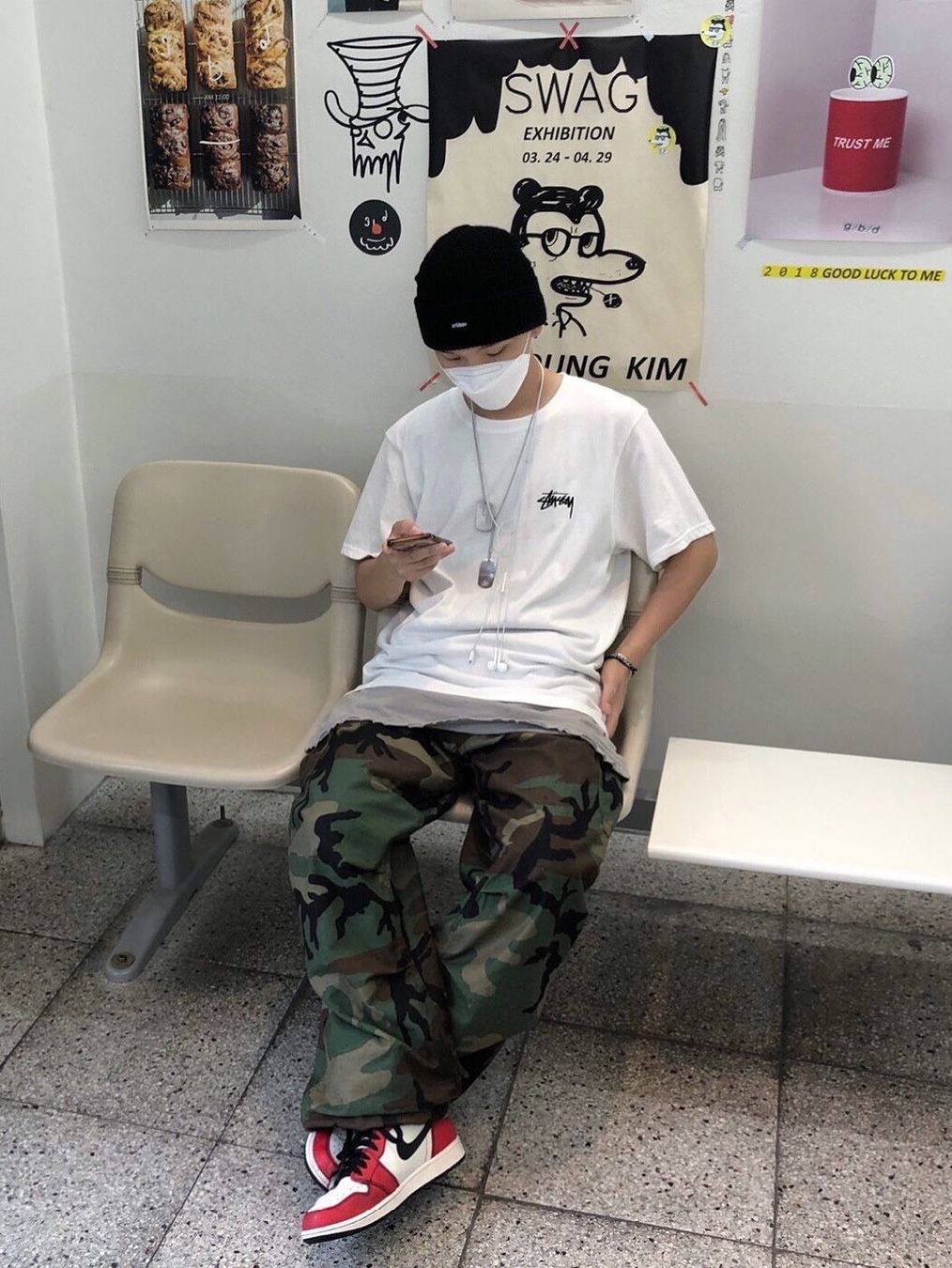 Jordan 1 Retro High OG Defiant SB LA to Chicago, Stussy 8 Ball T-Shirt White - 22SS 착용 스타일 - 1