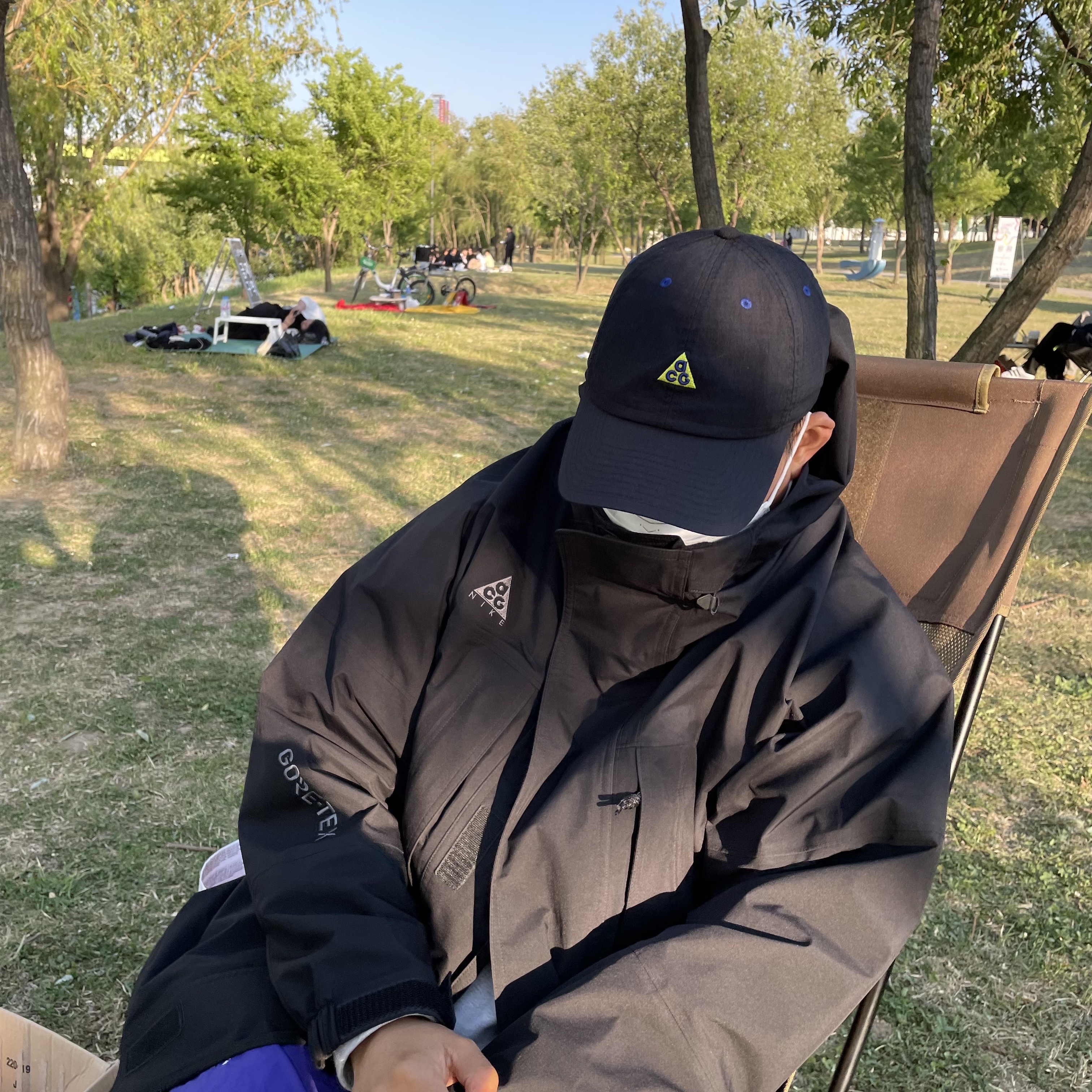 Nike ACG Gore-Tex Jacket Black Anthracite, Nike ACG Heritage 86 Cap Black 착용 스타일 - 1