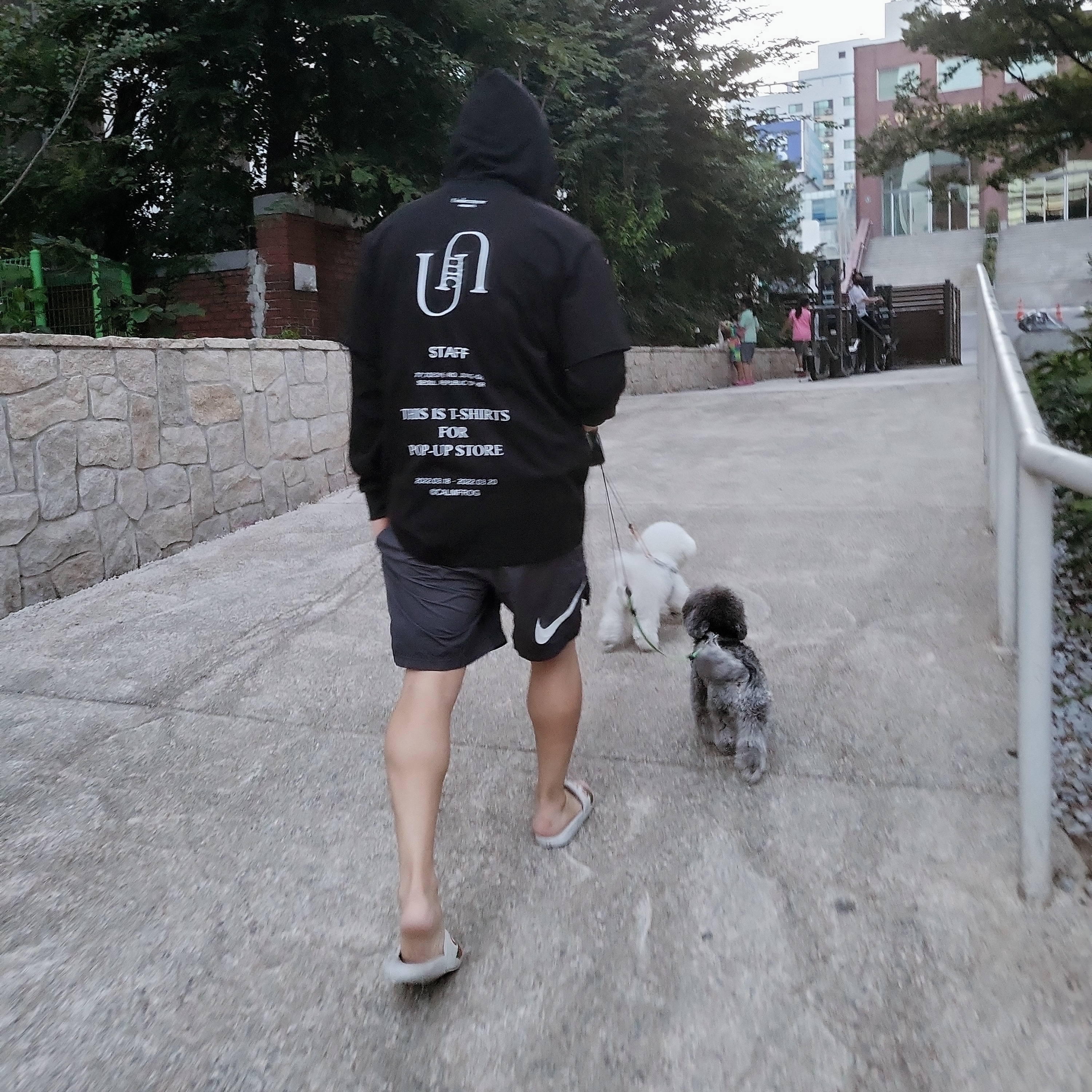 Nike x Stussy Water Shorts Off Noir, Undermycar Shinsegae Pop-Up T-Shirt Monochrome - 22SS 착용 스타일