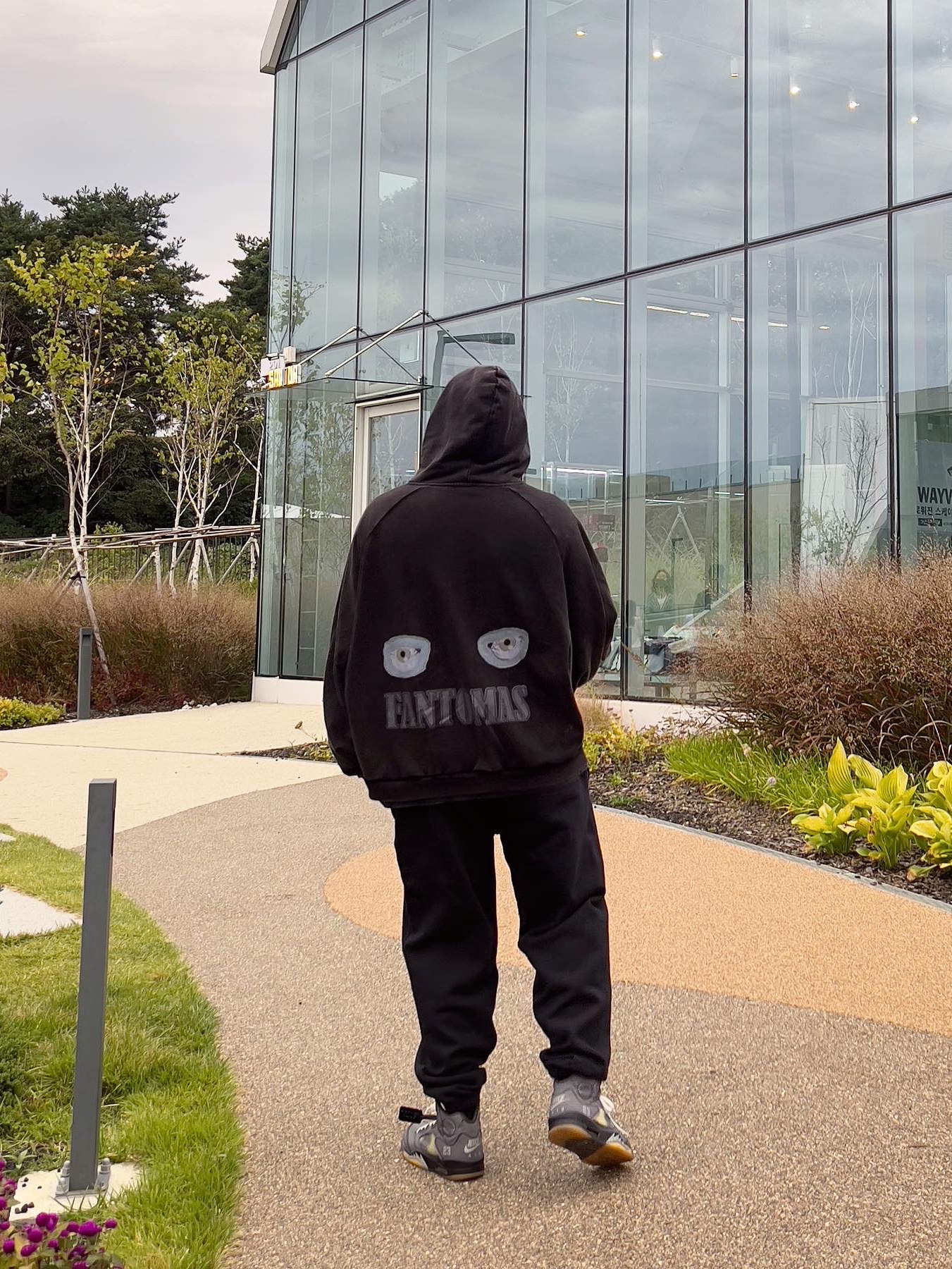 Wooyoungmi White Embroidered Logo Ball Cap Black, Nike x Stussy NRG RA Washed Fleece Pants Black (DN4030-010) 착용 스타일 - 4