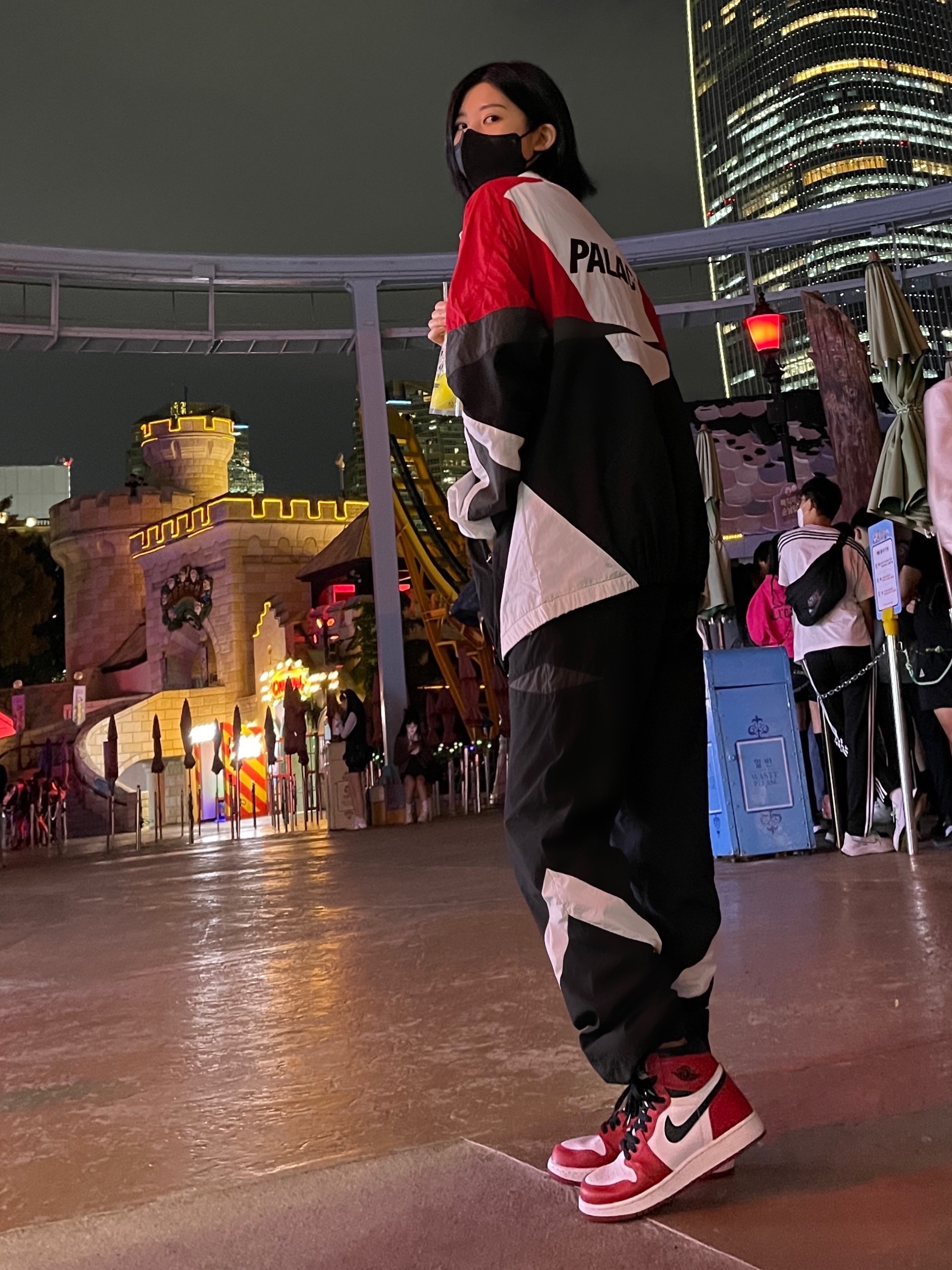 Palace Panelled Shell Jacket Black - 22FW, Palace Panelled Shell Joggers Black - 22FW 착용 스타일 - 1