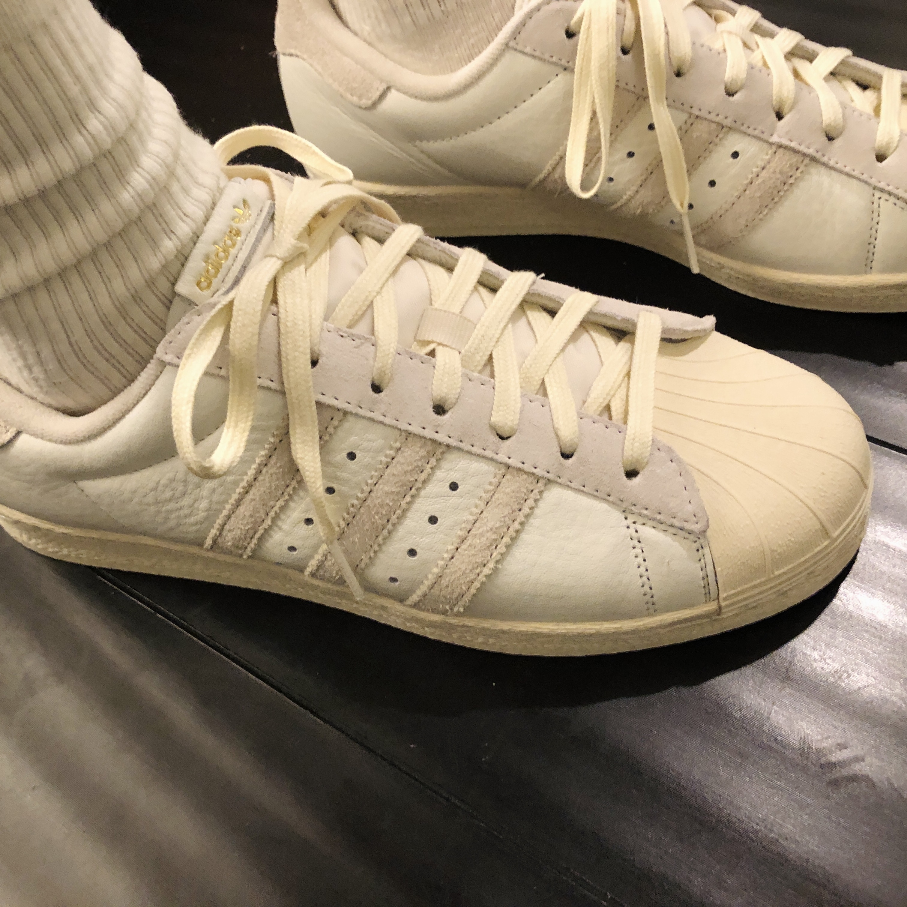 Adidas Superstar 82 White Aluminum 착용 스타일 - 3