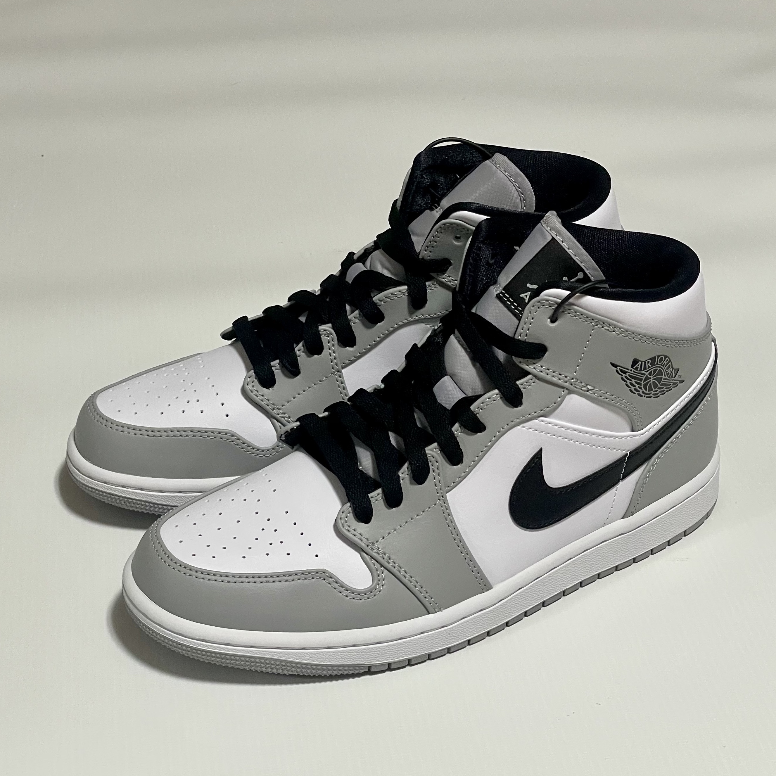 Jordan 1 Mid Light Smoke Grey, Jordan 1 Retro High OG Bleached Coral 착용 스타일 - 2