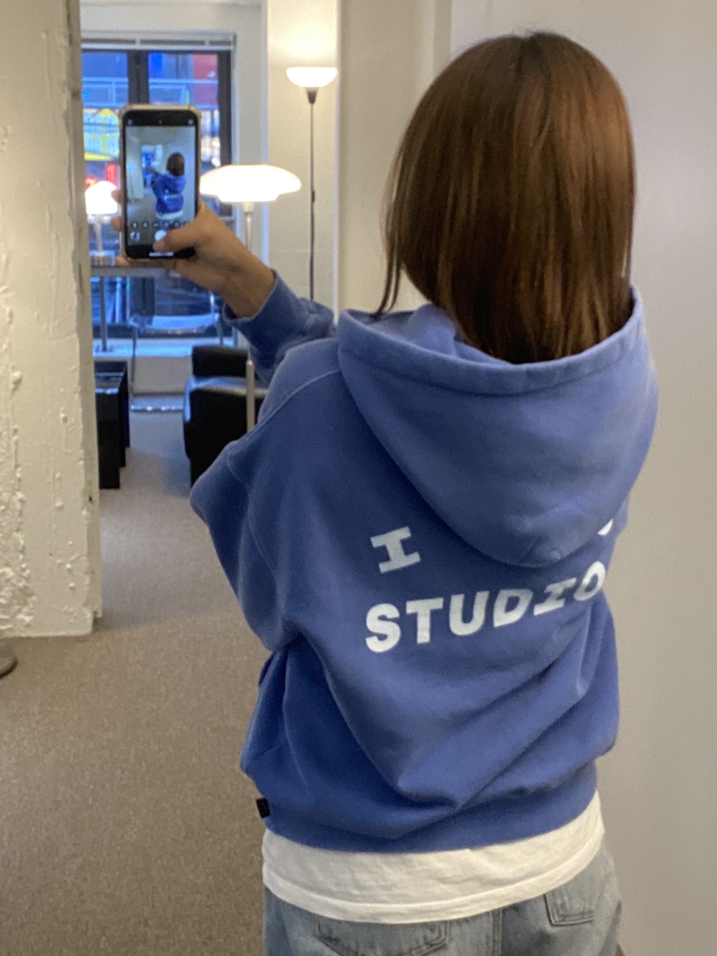 IAB Studio Pigment Hoodie Royal Blue - 22FW 착용 스타일 - 2