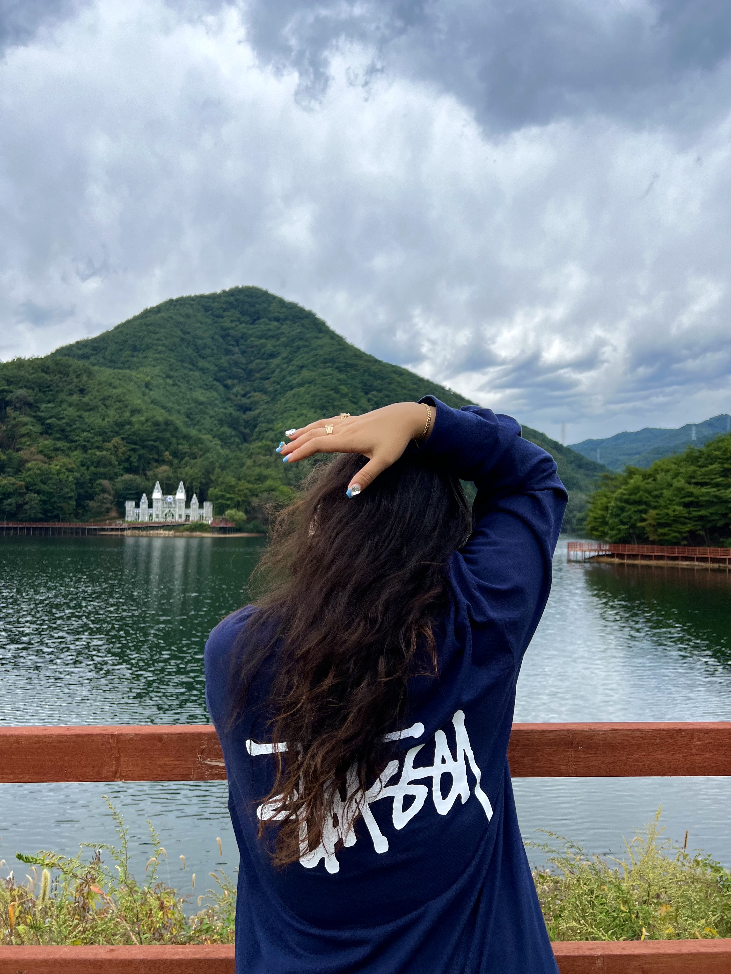 Stussy Basic Stussy LS T-Shirt Navy 2022, Adidas Yeezy Foam RNNR Ochre 착용 스타일 - 2