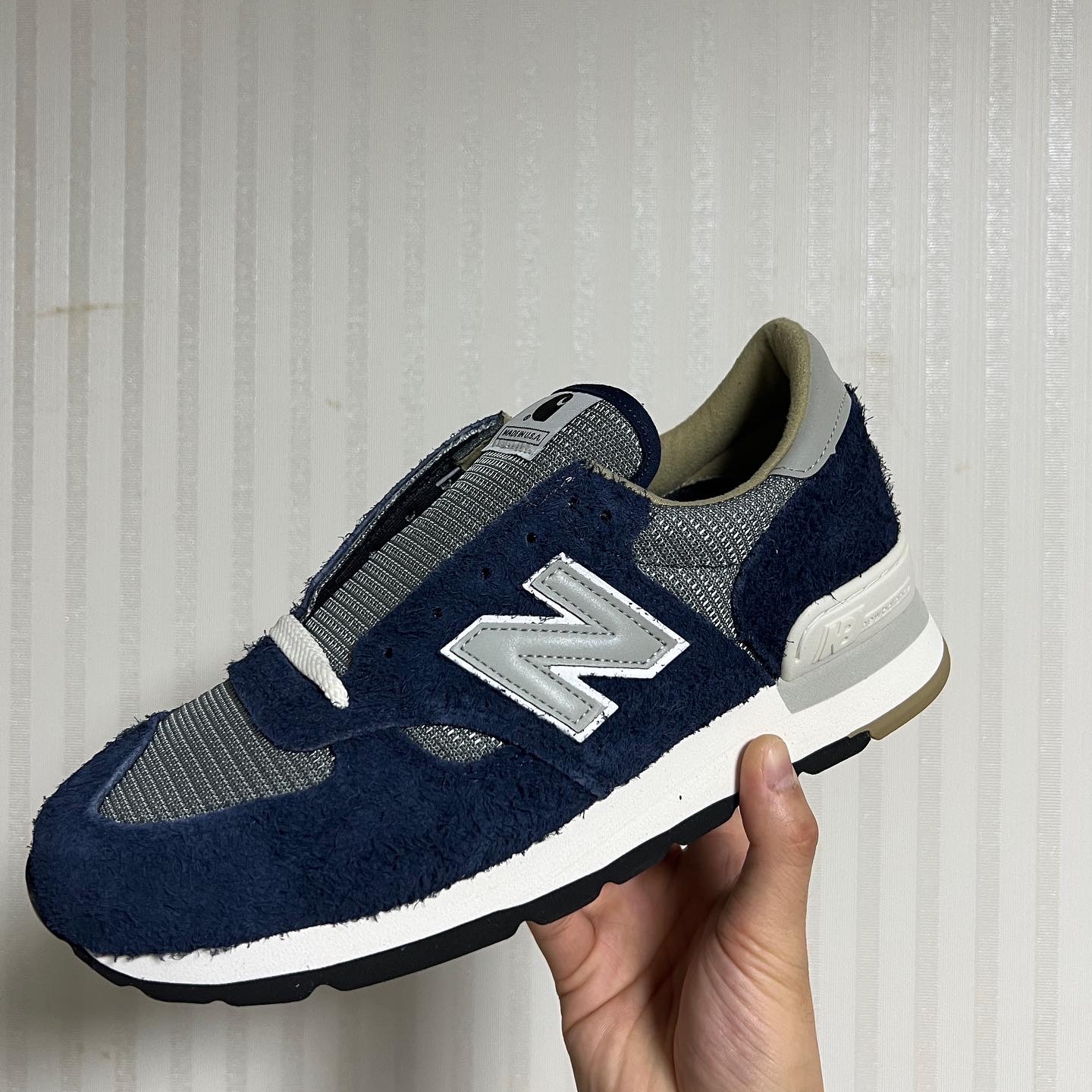 New Balance x Carhartt WIP 990v1 Made in USA Sculpture Center 착용 스타일 - 1
