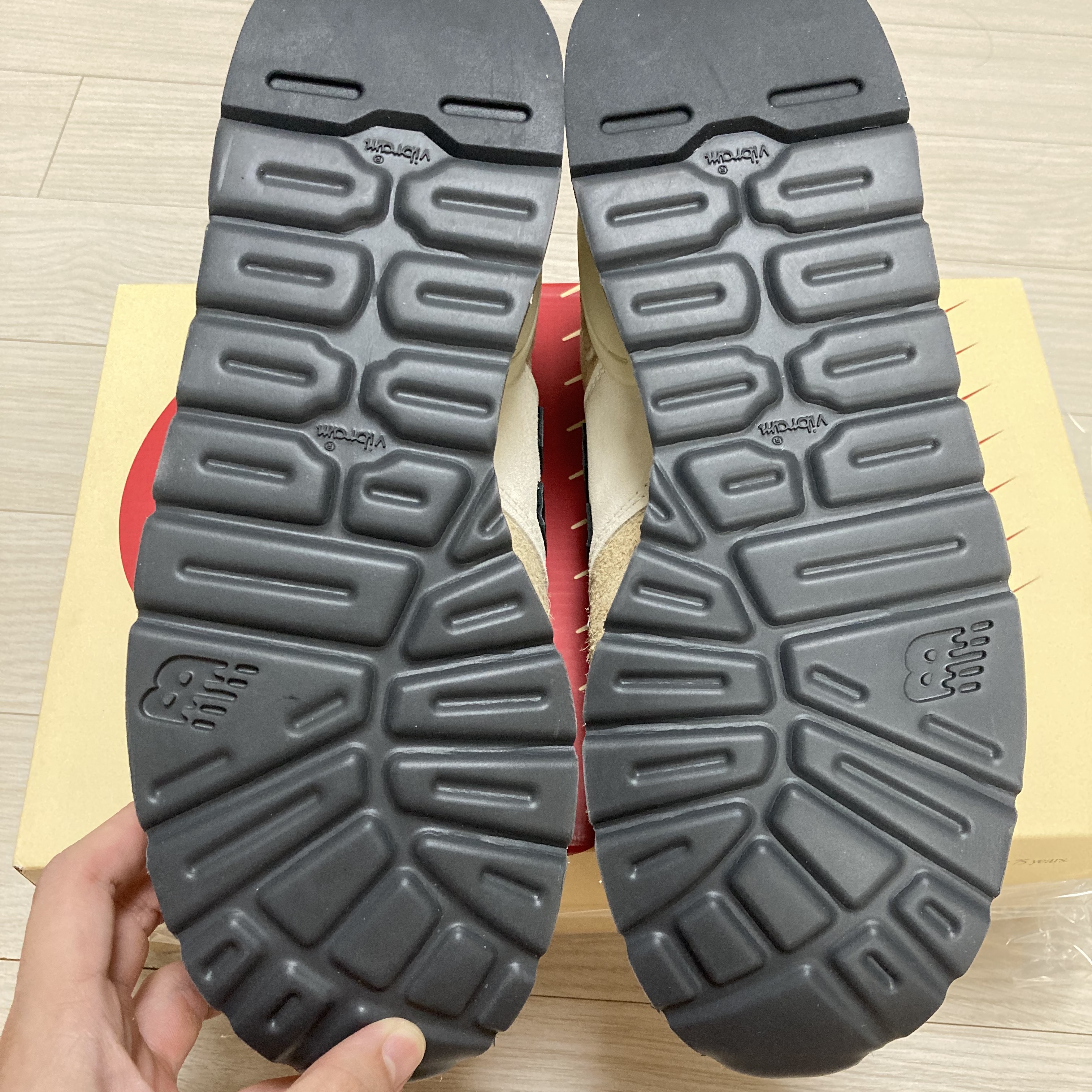 New Balance 990v1 Made in USA Incense Macadamia Nut 착용 스타일 - 5