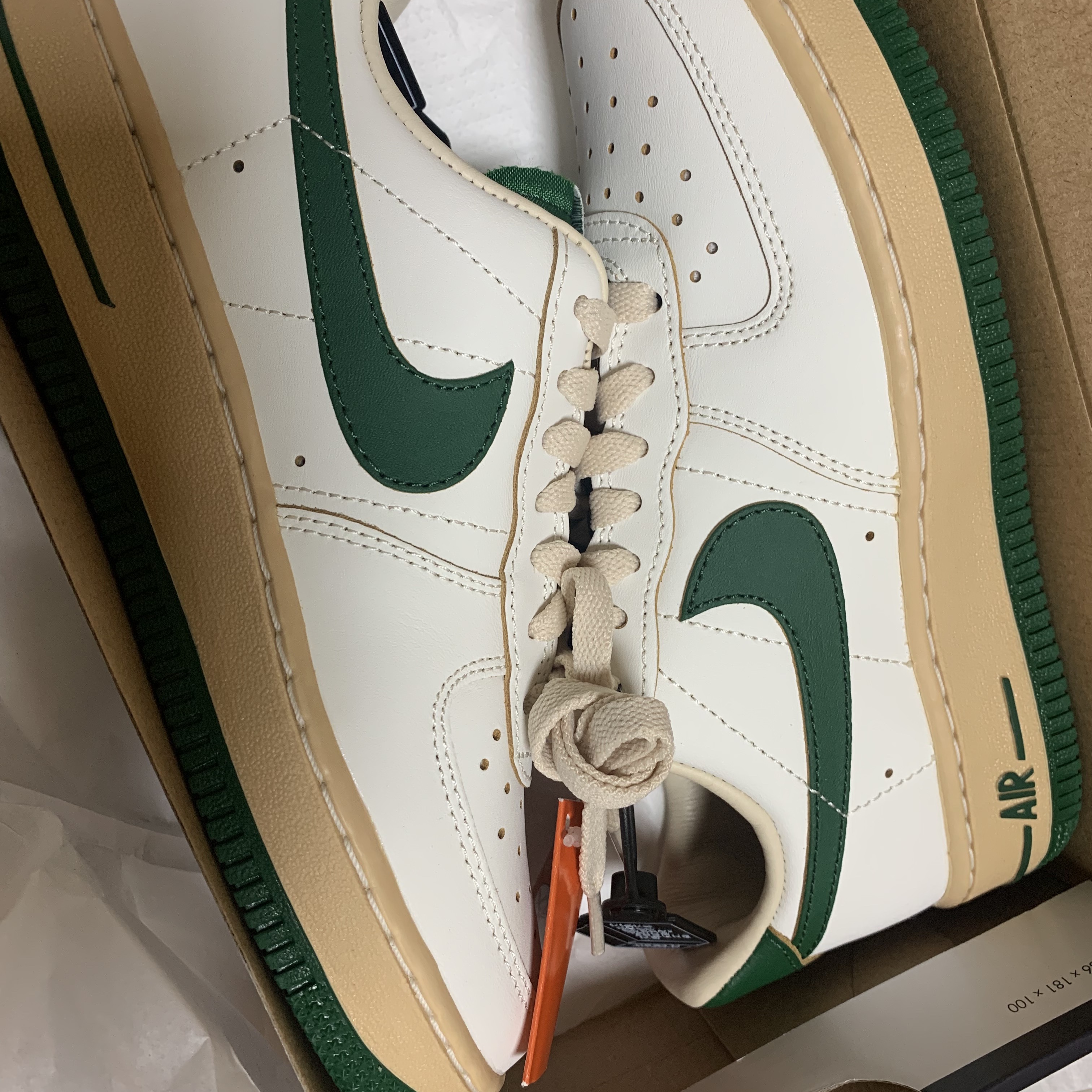 (W) Nike Air Force 1 Low Gorge Green 착용 스타일 - 1