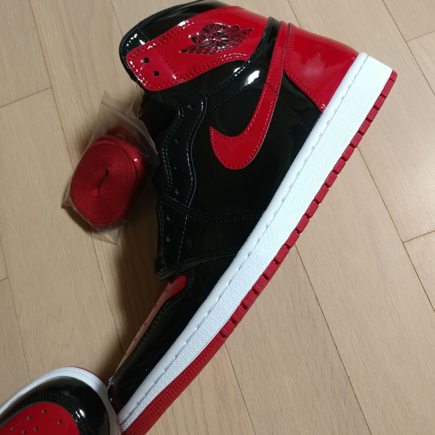 Jordan 1 Retro High OG Patent Bred 착용 스타일 - 1