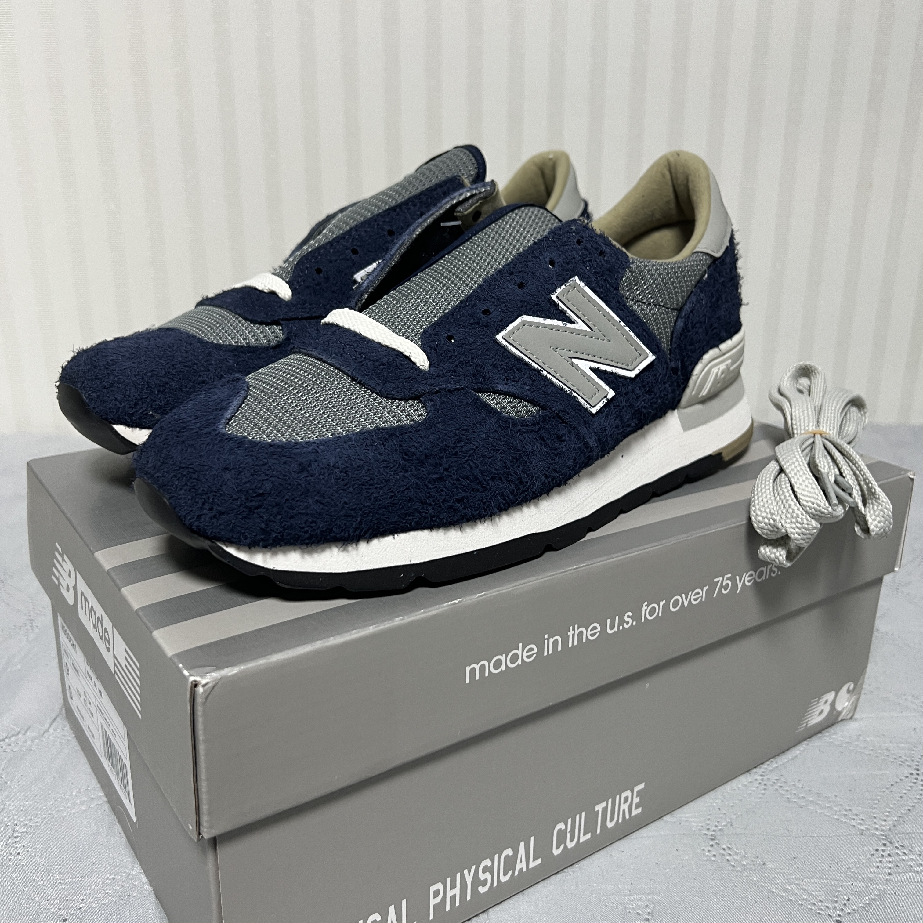 New Balance x Carhartt WIP 990v1 Made in USA Sculpture Center 착용 스타일 - 3