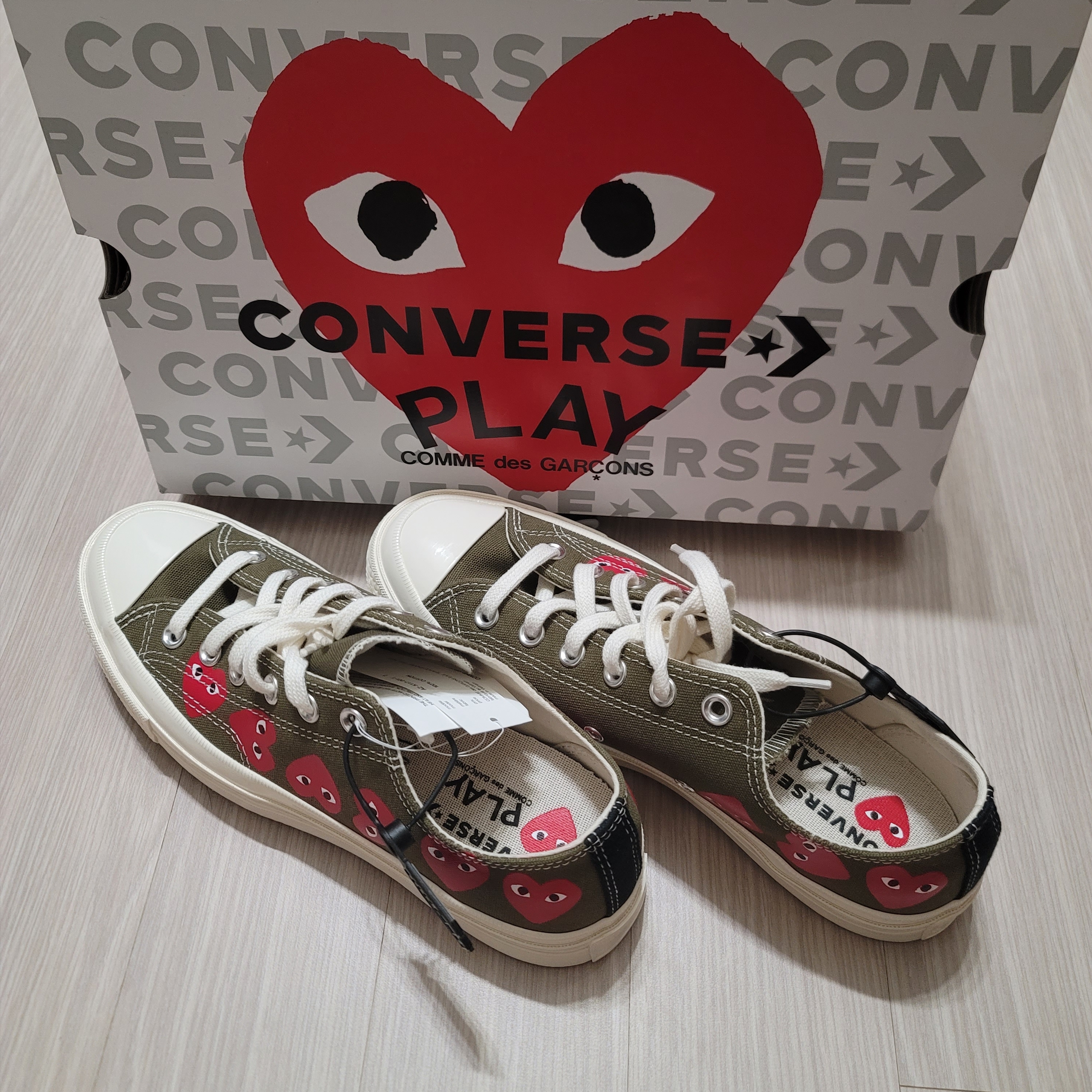 Converse x Play Comme des Garcons Chuck 70 Ox Multi Heart Green 착용 스타일 - 1