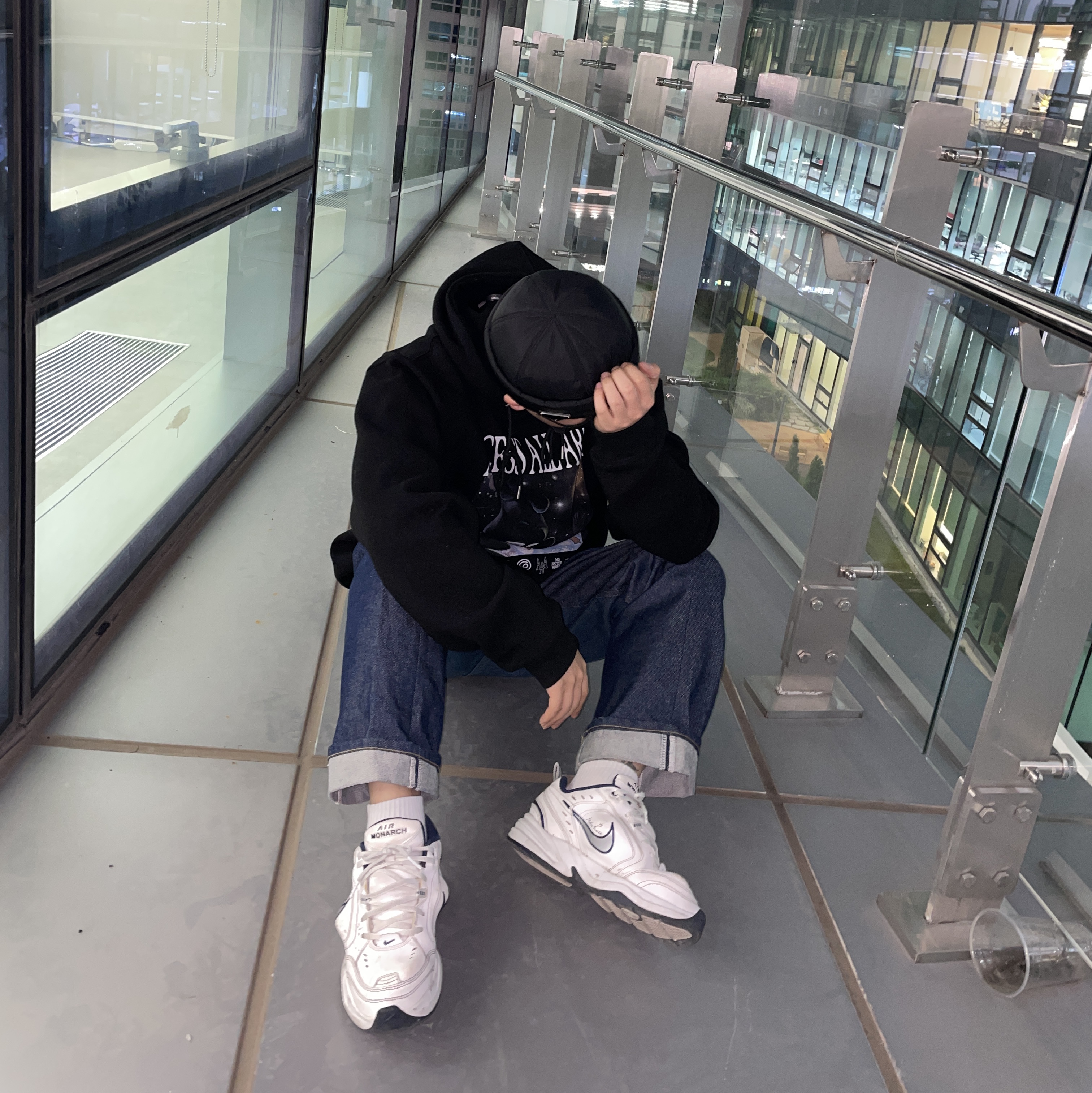 Nike x Martine Rose Air Monarch IV Martine Rose White 착용 스타일 - 1