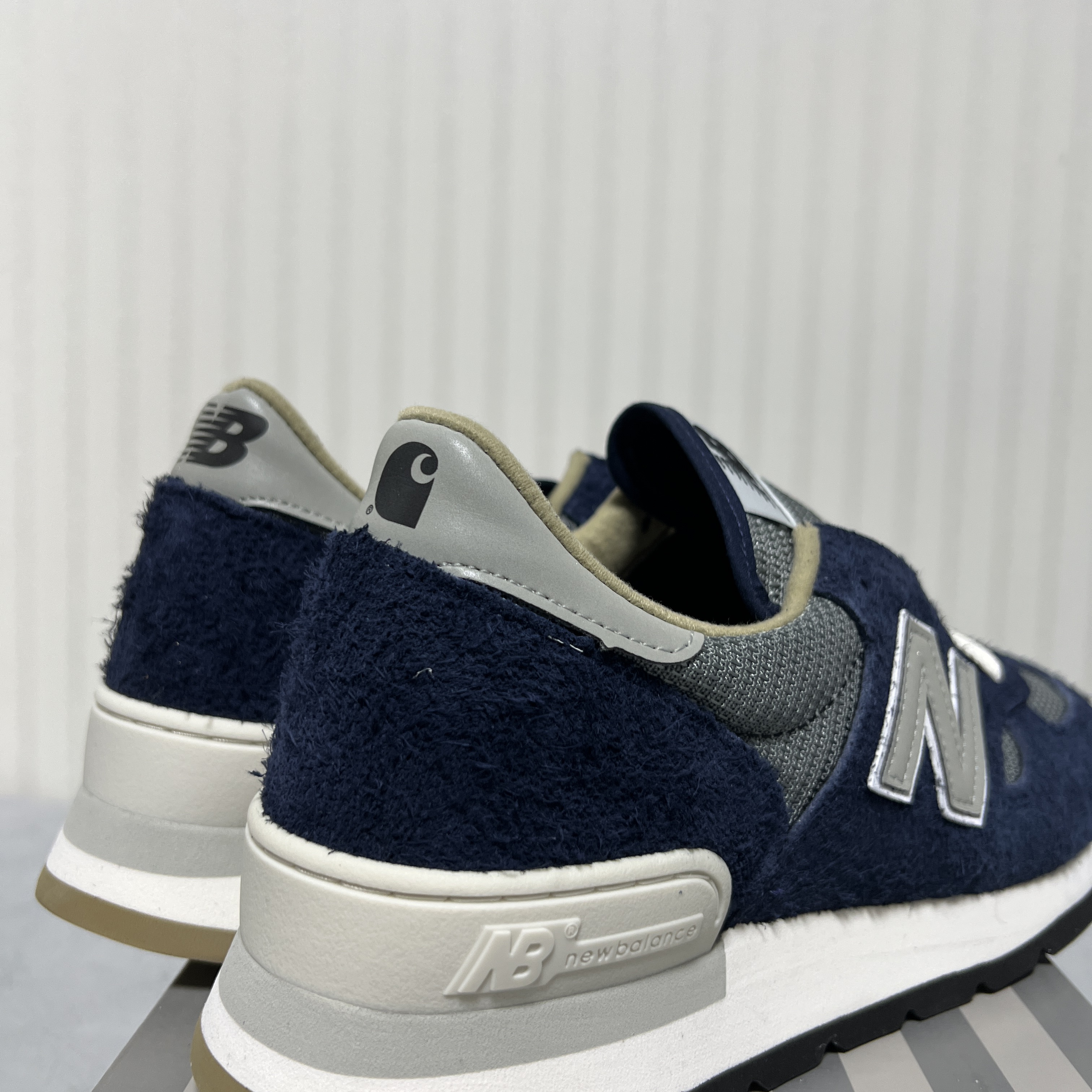 New Balance x Carhartt WIP 990v1 Made in USA Sculpture Center 착용 스타일 - 5