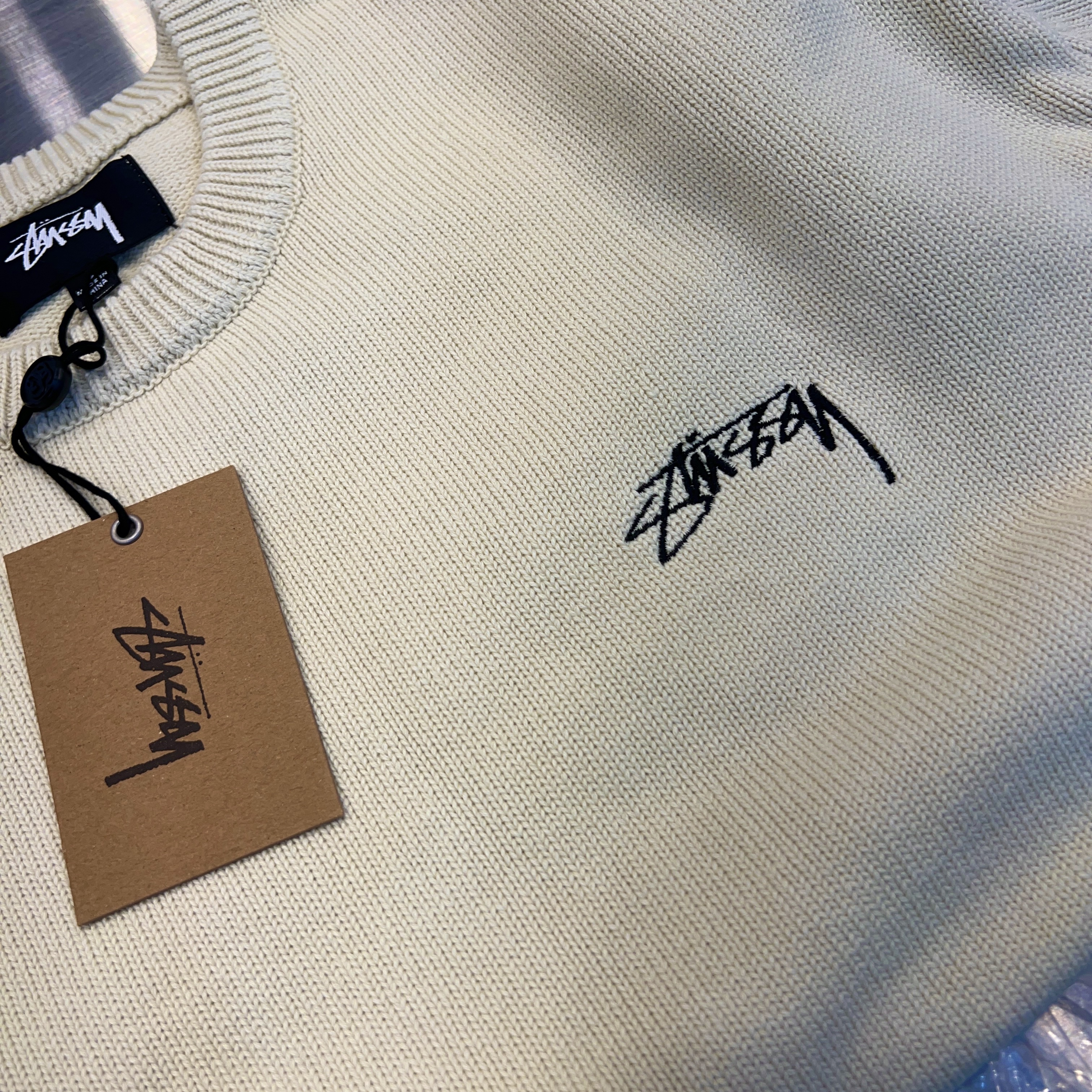 Stussy Care Label Sweater Natural 착용 스타일 - 1