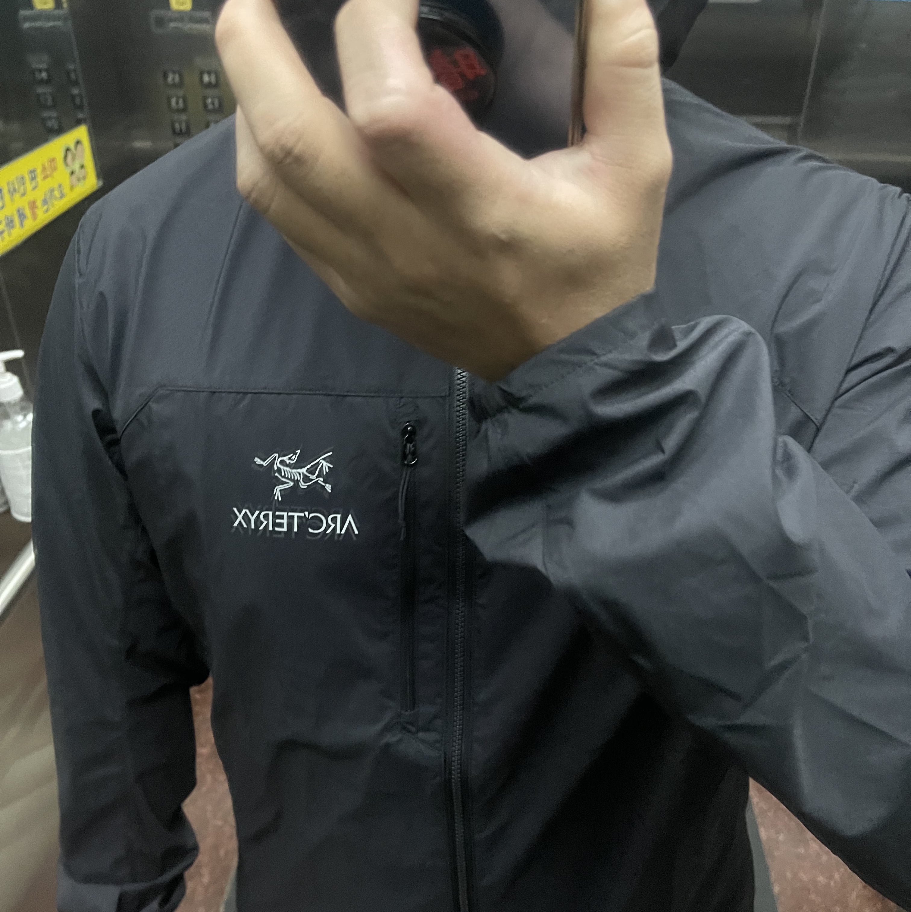 Arc'teryx Squamish Hoody Black 착용 스타일 - 1