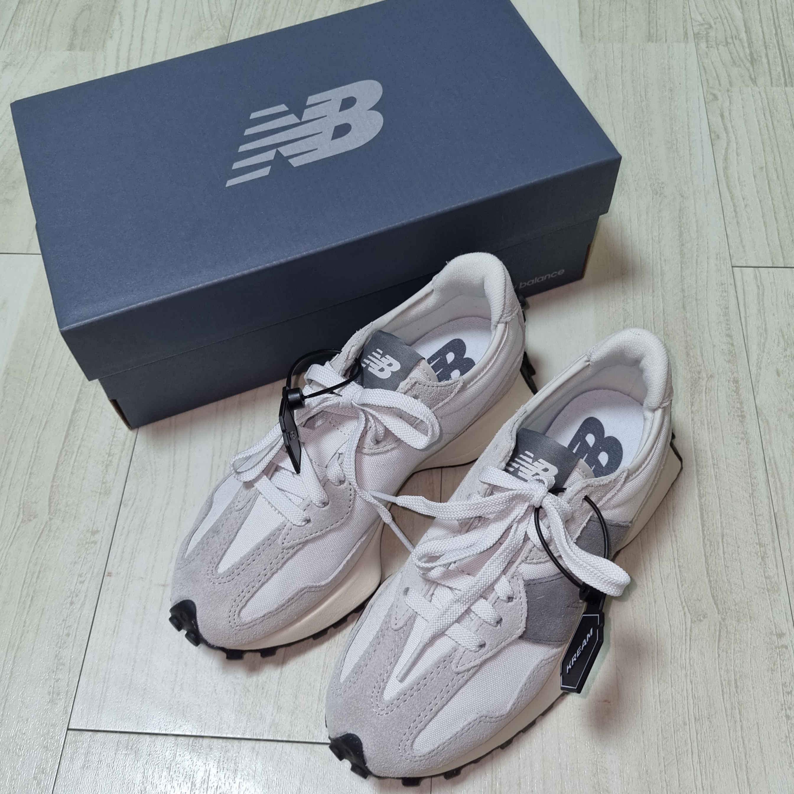 New Balance 327 Nimbus Cloud Rain Cloud 착용 스타일 - 1