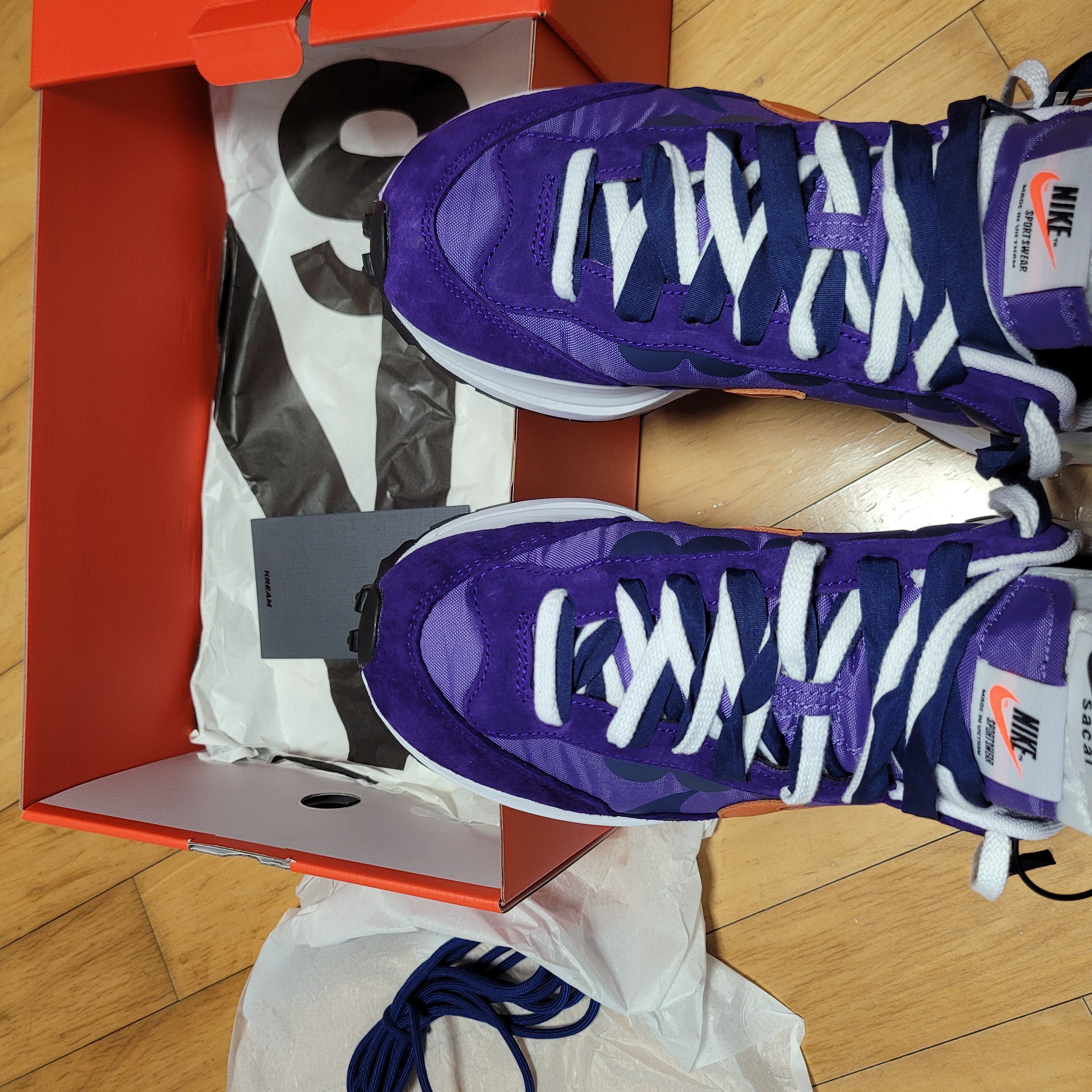 Nike x Sacai VaporWaffle Dark Iris 착용 스타일 - 1