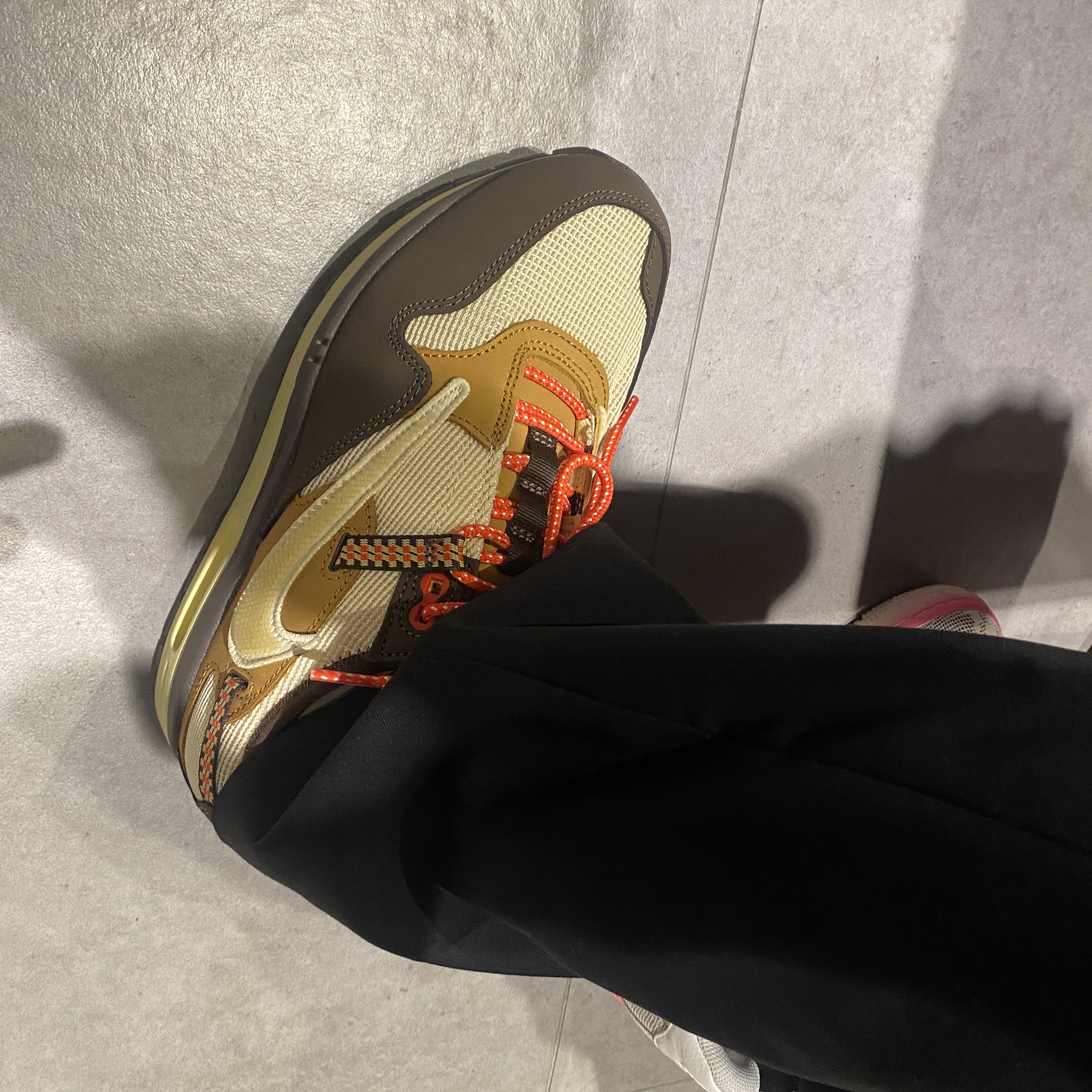 Nike x Travis Scott Air Max 1 Cact.us Brown 착용 스타일