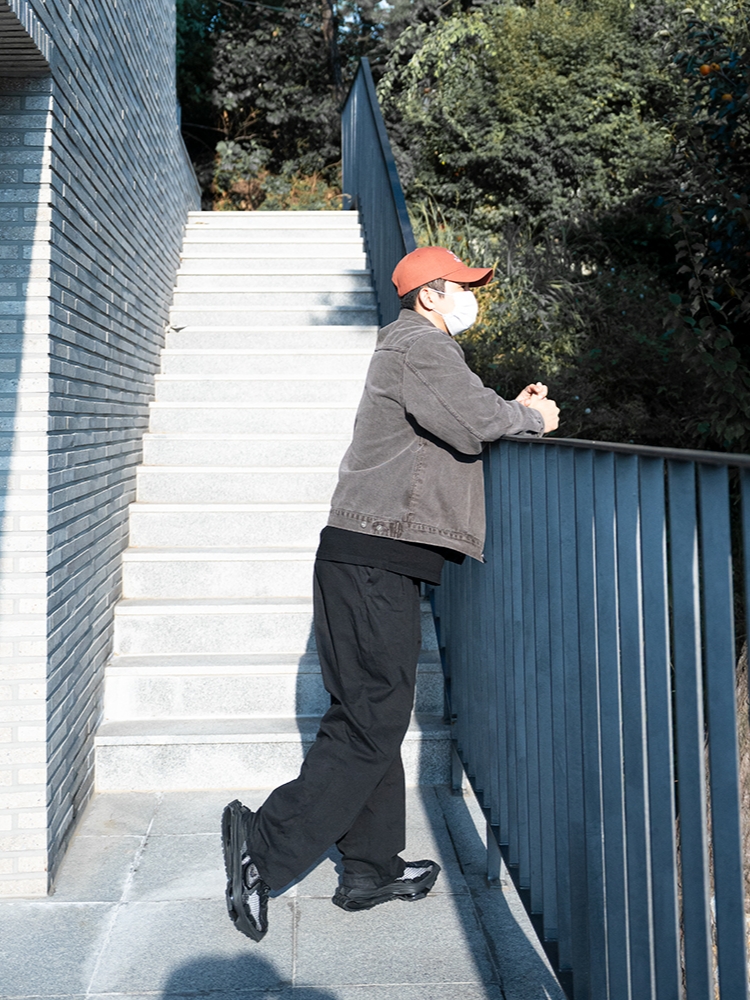 Nike x Matthew M Williams Zoom 004 Triple Black 착용 스타일 - 3