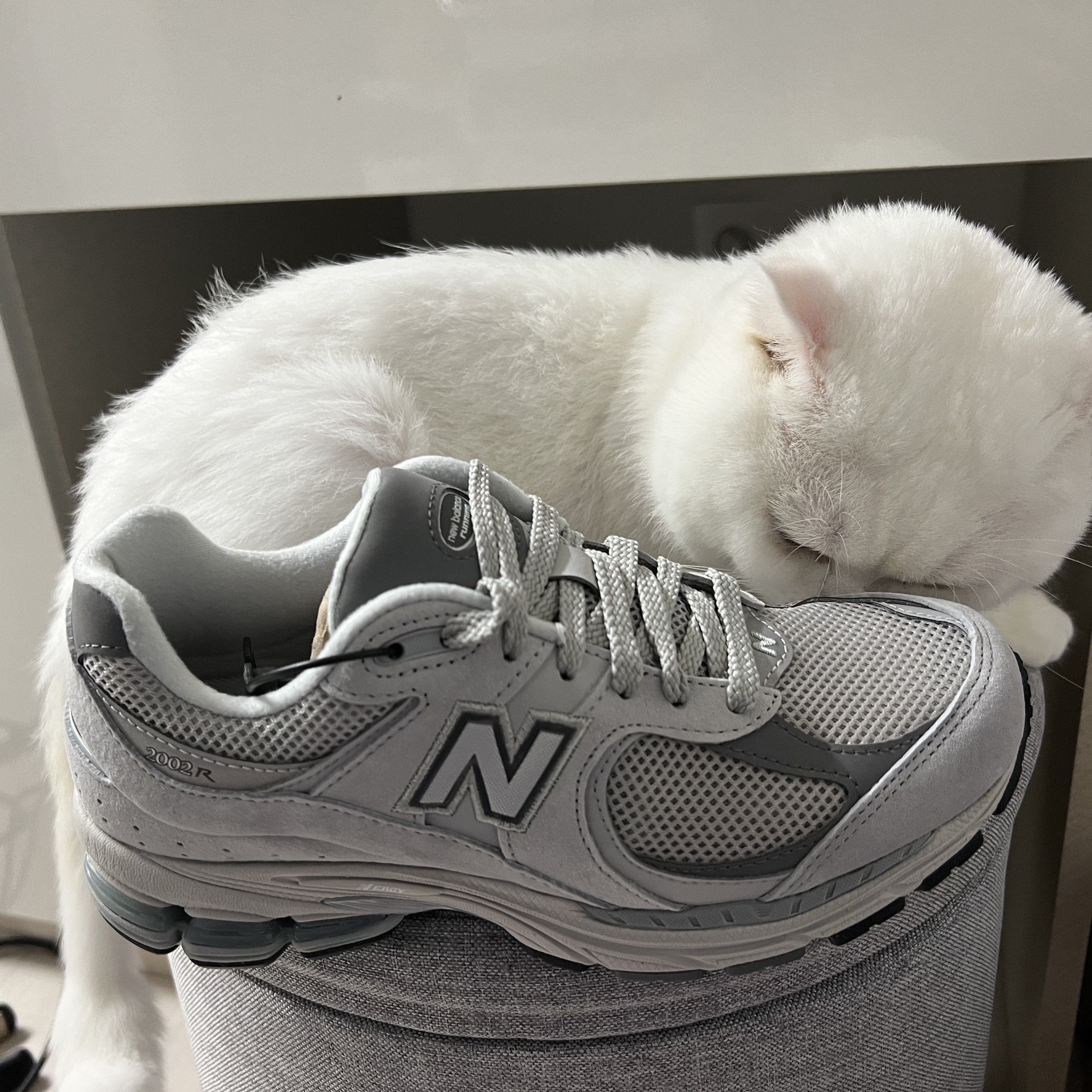 New Balance 2002R T2 Gray 착용 스타일 - 2