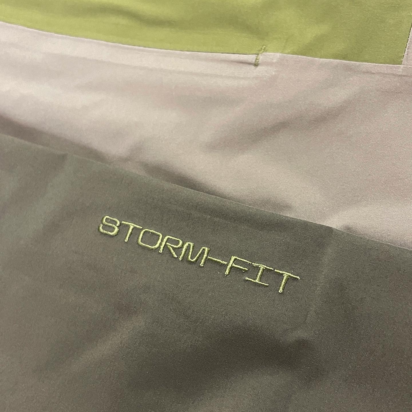 Nike ACG Storm-Fit ADV Cascade Rains Full Zip Shell Jacket Medium Olive - Asia 착용 스타일 - 4
