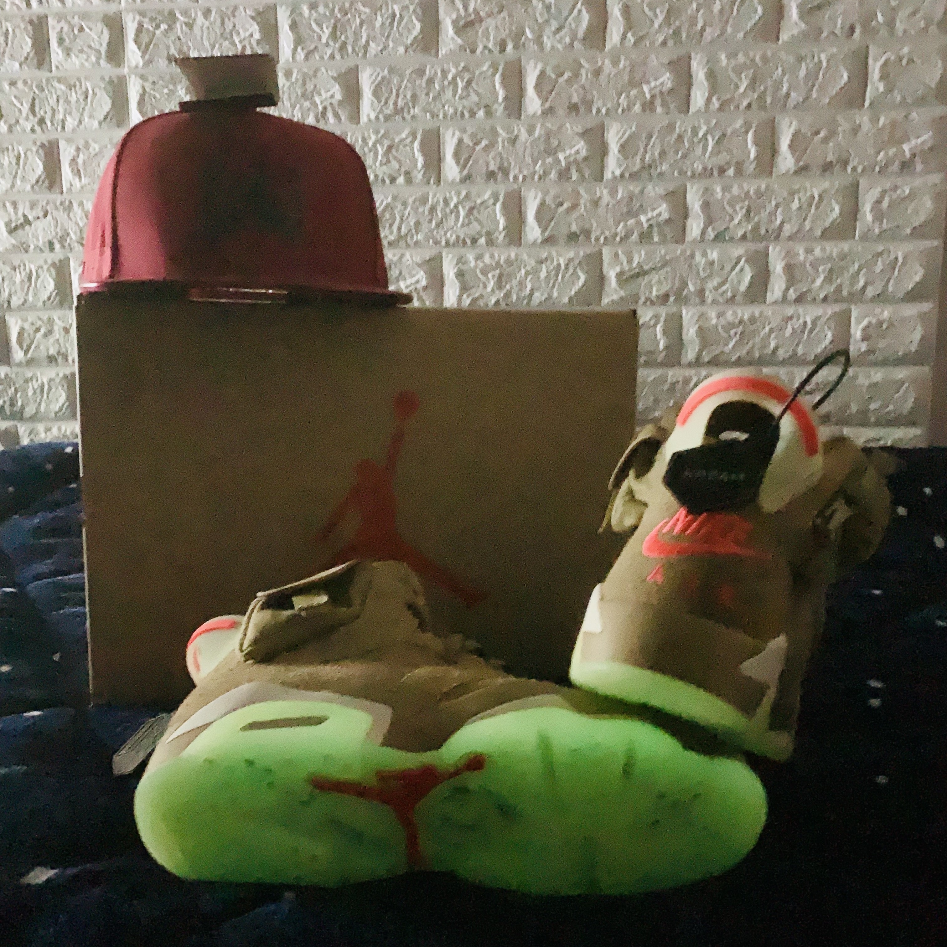 Jordan 6 x Travis Scott Retro SP British Khaki 착용 스타일 - 1