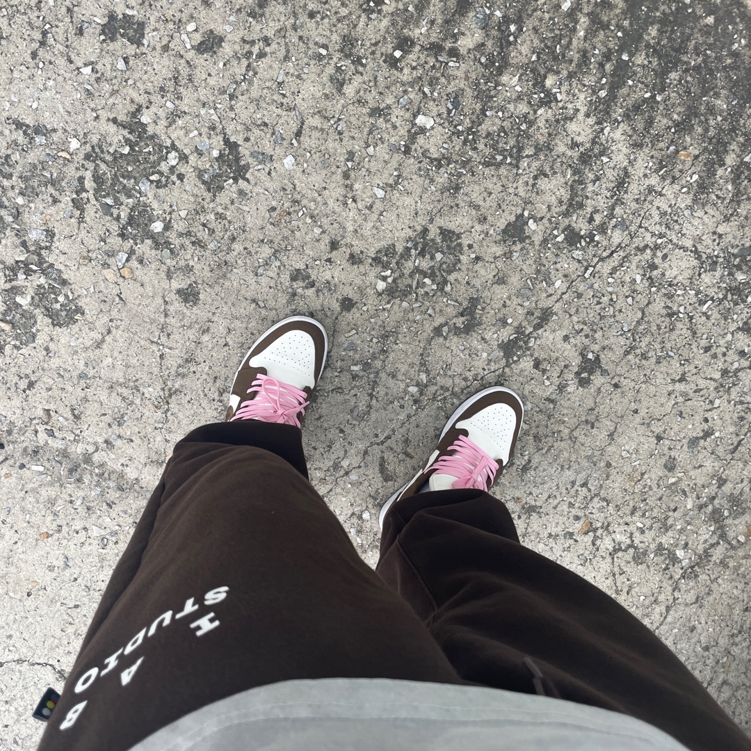 IAB Studio Sweatpants Brown, (W) Jordan 1 Low SE Light Olive 착용 스타일