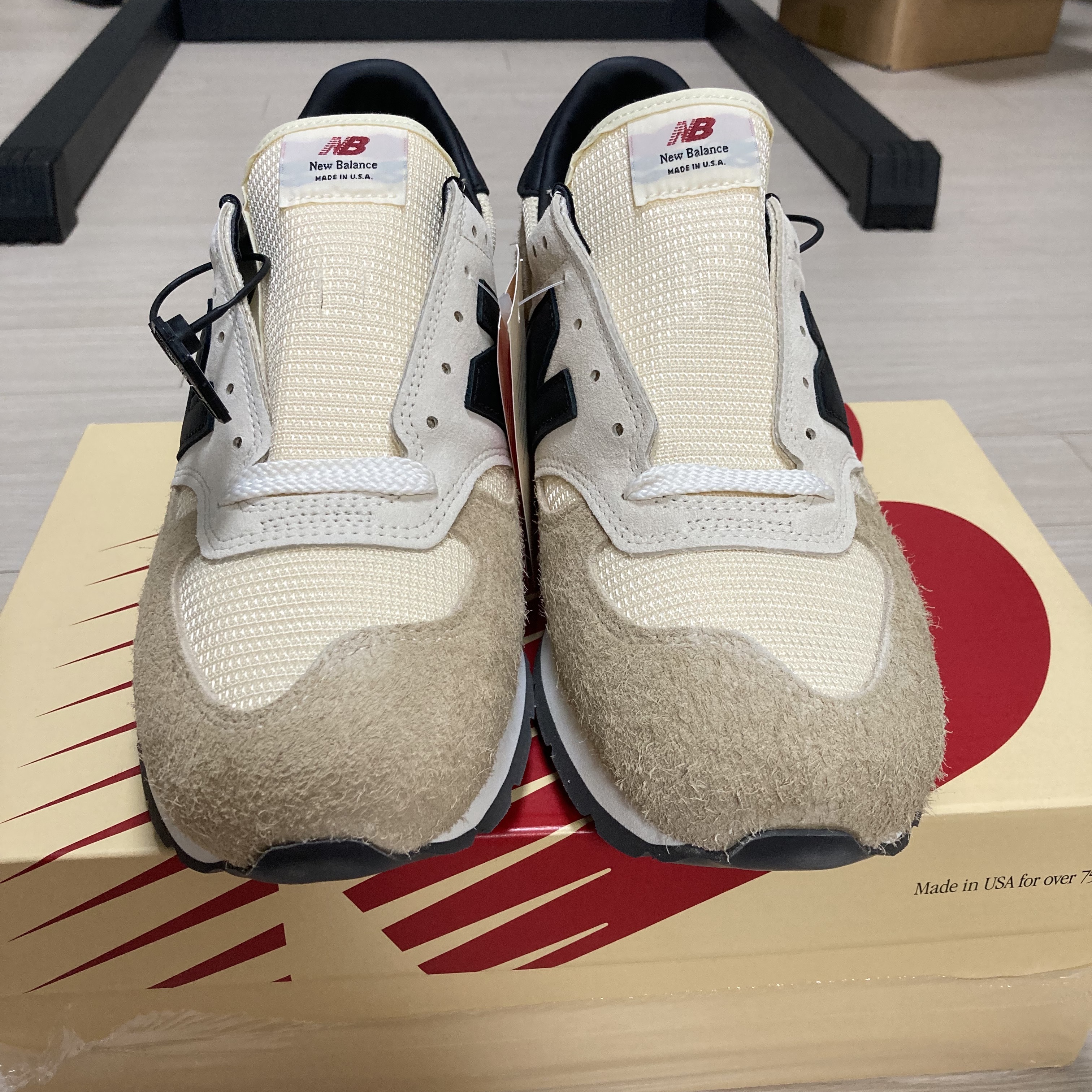 New Balance 990v1 Made in USA Incense Macadamia Nut 착용 스타일 - 1