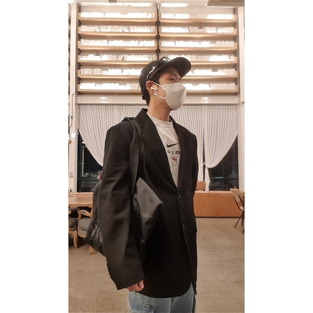 Supreme Military Camp Cap Black - 22SS, Nike x Hello Kitty NRG Air T-Shirt White - Asia 착용 스타일