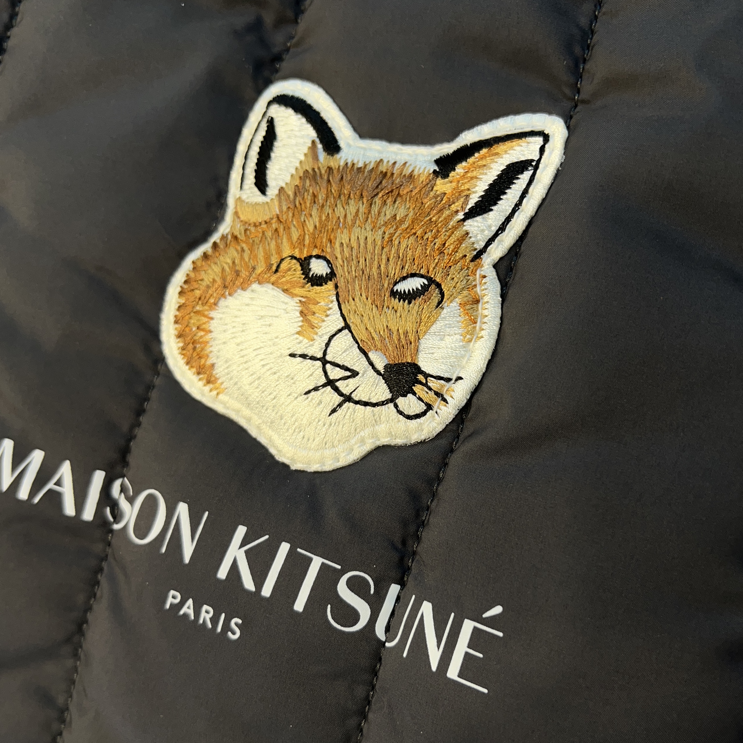Maison Kitsune x Laneige Padded Bag Navy 착용 스타일