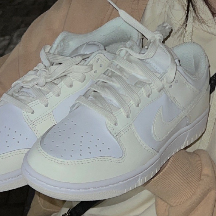 (W) Nike Dunk Low White and Sail 착용 스타일 - 2