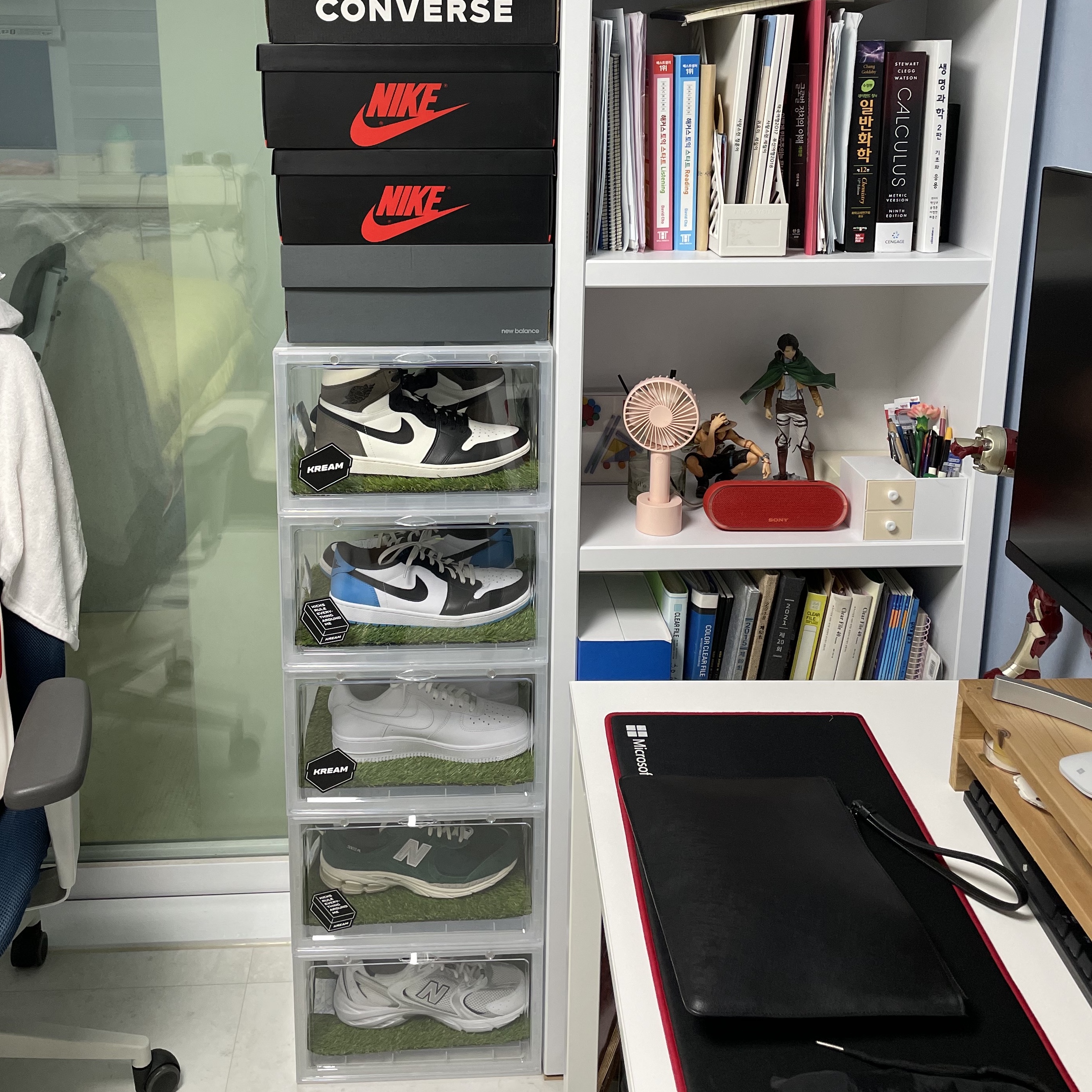 Jordan 1 Retro High OG Black Mocha, Jordan 1 Retro Low OG Black and Dark Powder Blue 착용 스타일