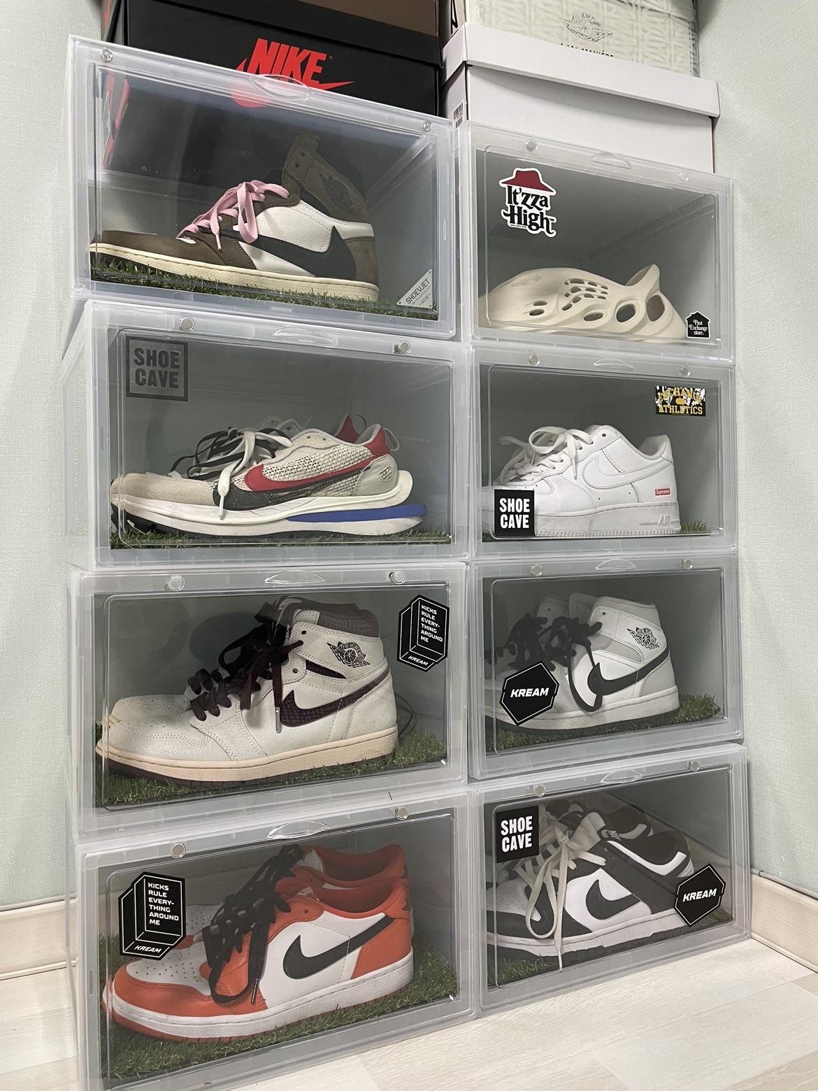 Jordan 1 x Travis Scott Retro High OG SP Mocha, Adidas Yeezy Foam RNNR Sand 착용 스타일 - 1