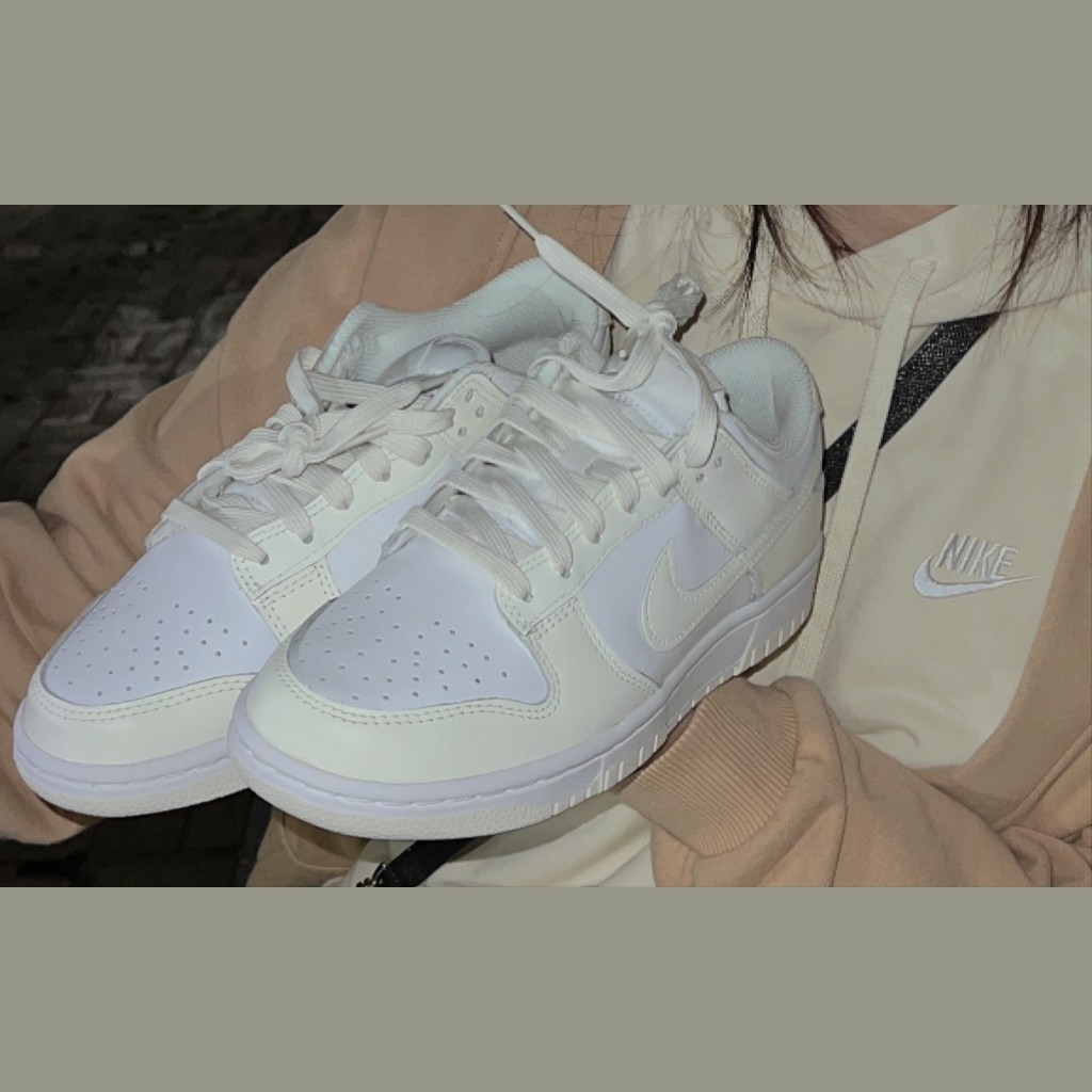 (W) Nike Dunk Low White and Sail 착용 스타일 - 1