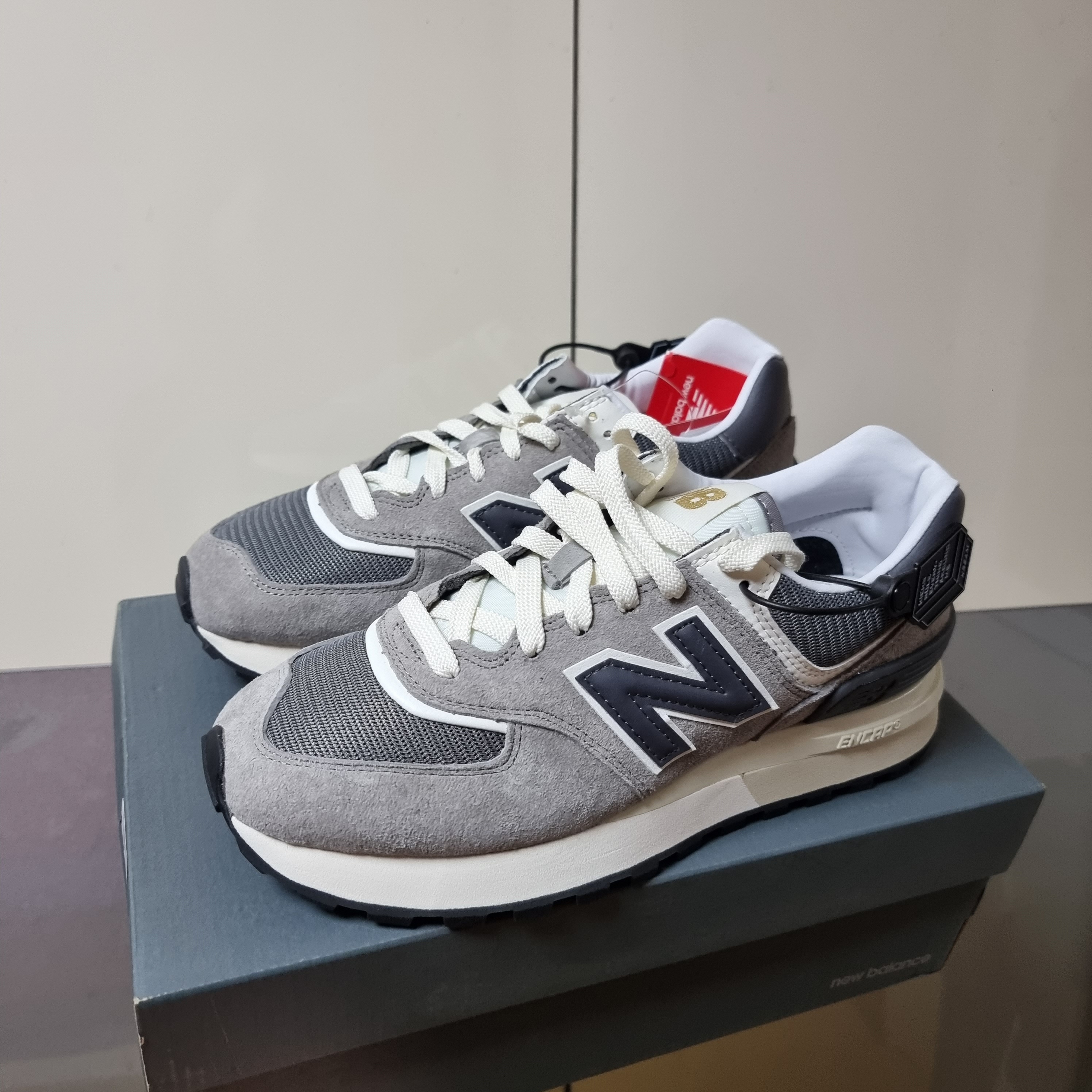 New Balance 574 Legacy Grey 착용 스타일