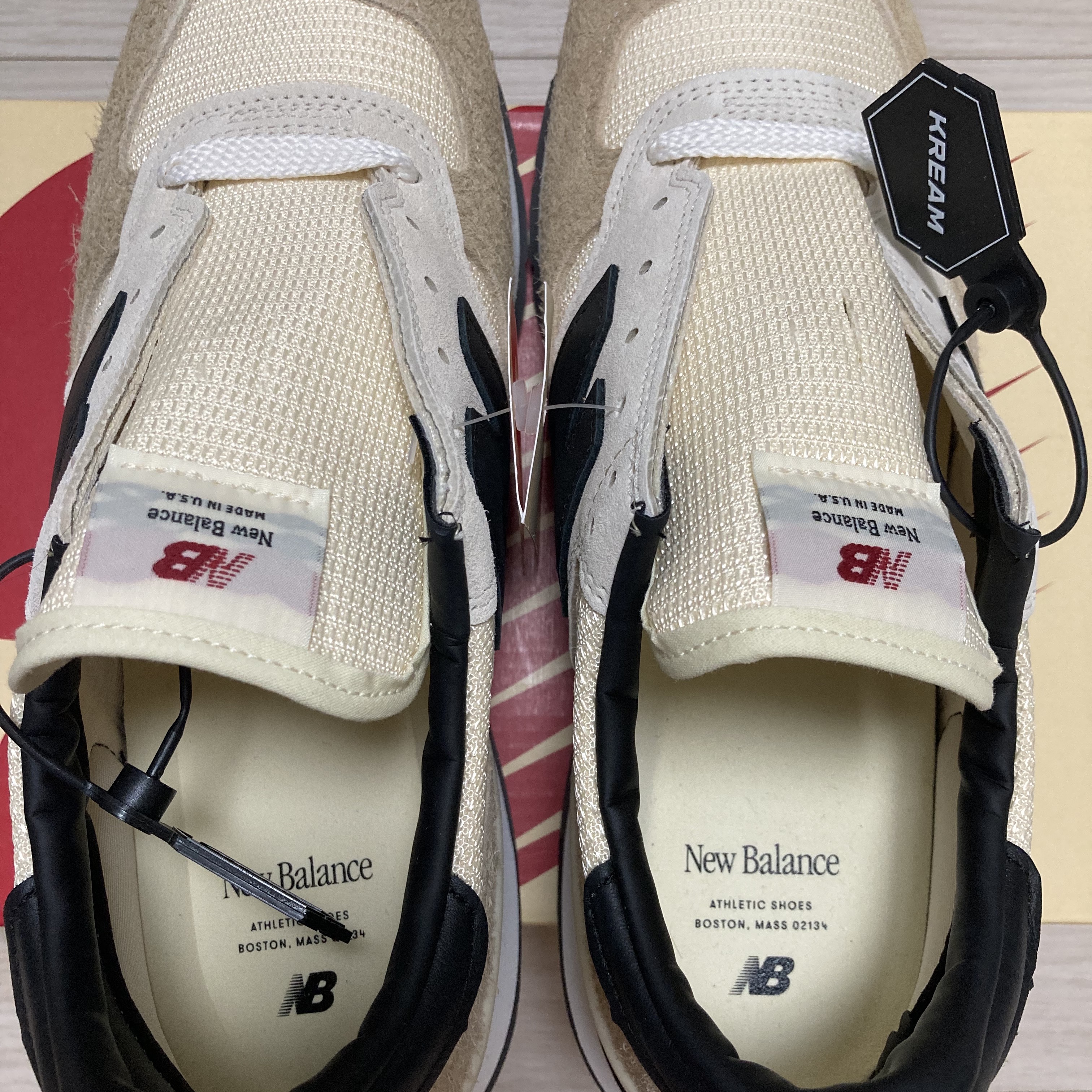 New Balance 990v1 Made in USA Incense Macadamia Nut 착용 스타일 - 4
