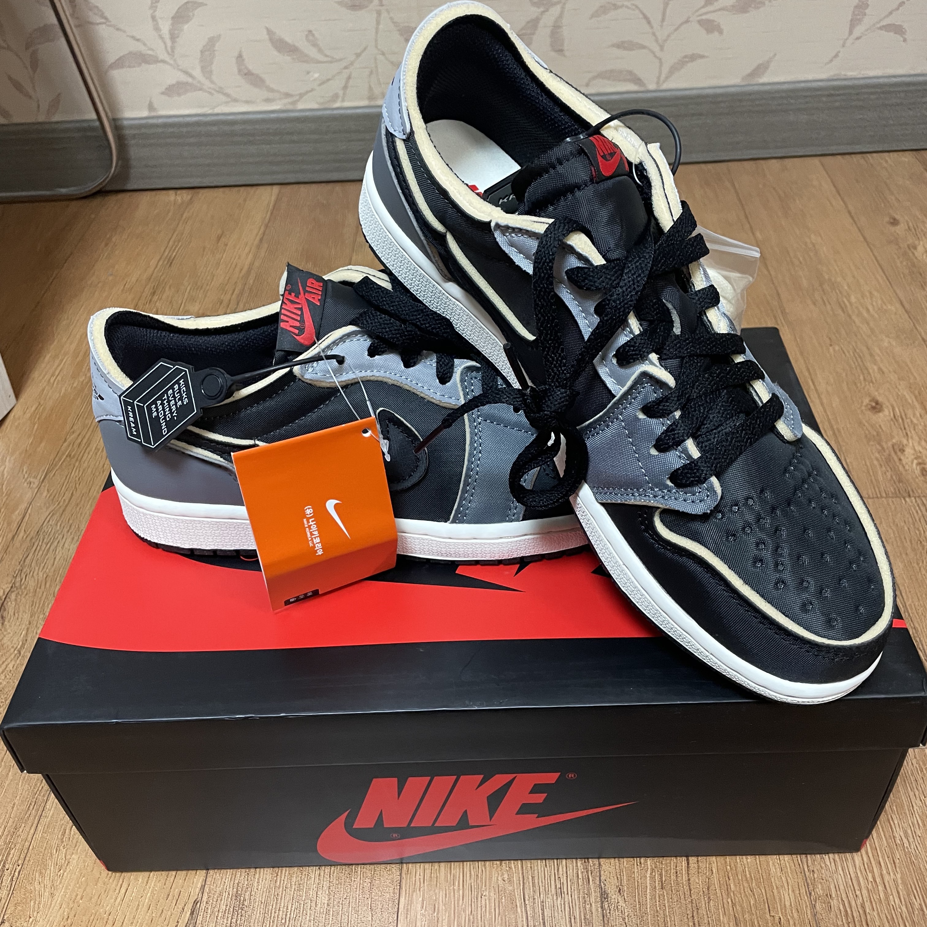 Jordan 1 Retro Low OG EX Black and Smoke Grey, Nike x J.Crew Killshot 2 Lucid Green 착용 스타일 - 2