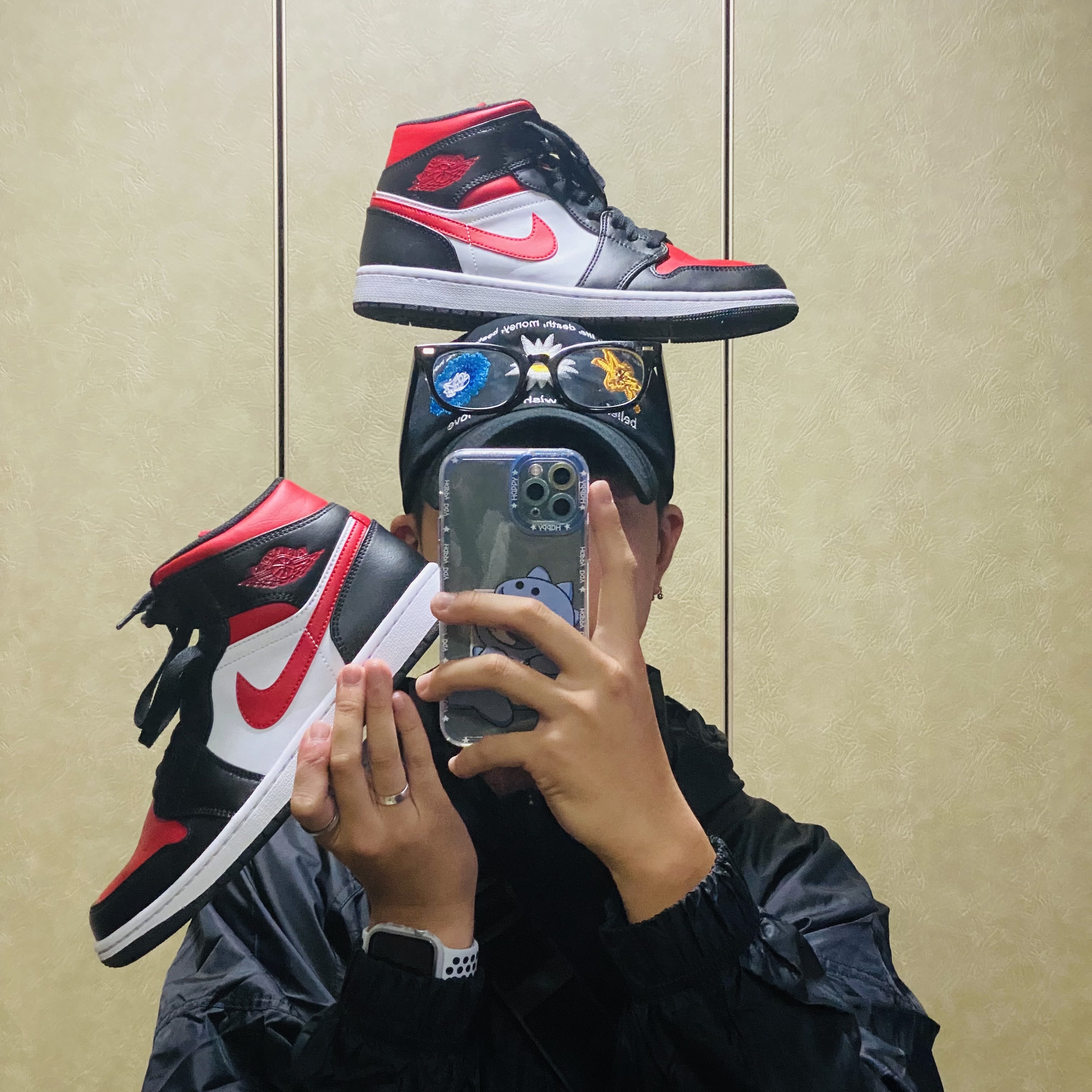 Jordan 1 Mid Black Fire Red 착용 스타일