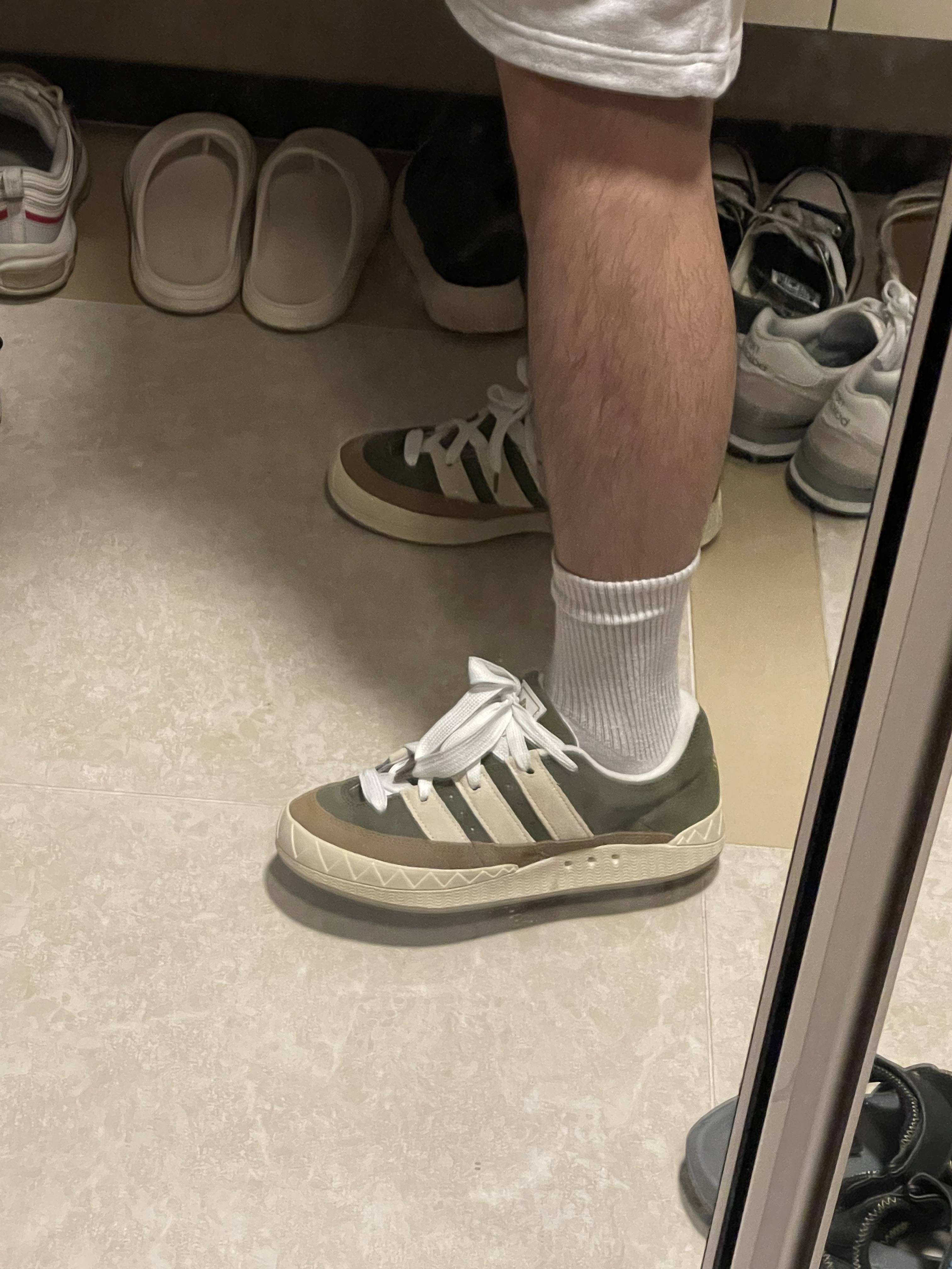 Adidas x Human Made Adimatic Brown 착용 스타일 - 2