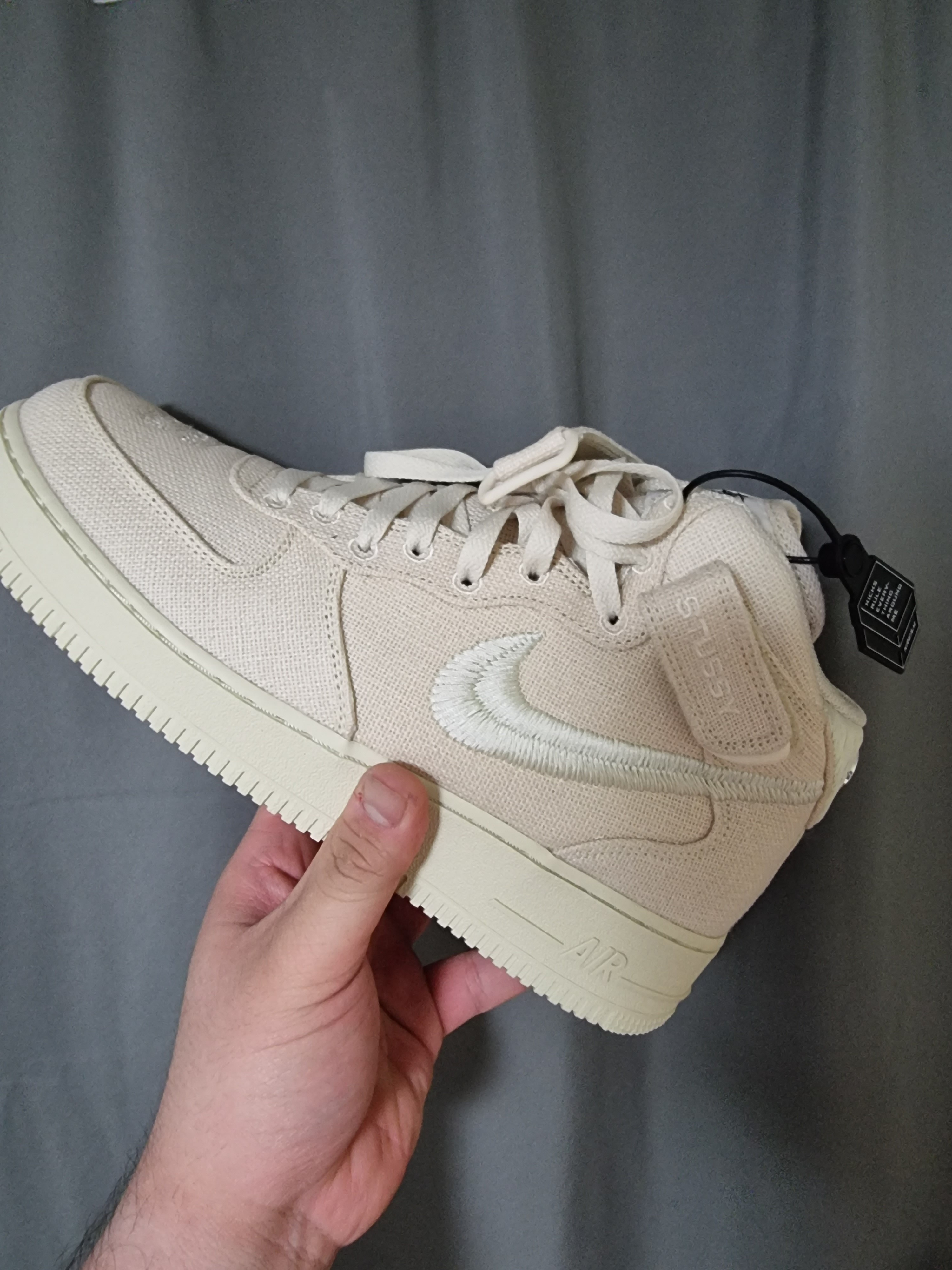 Nike x Stussy Air Force 1 '07 Mid SP Fossil, Jordan 1 Low Taxi 착용 스타일 - 1