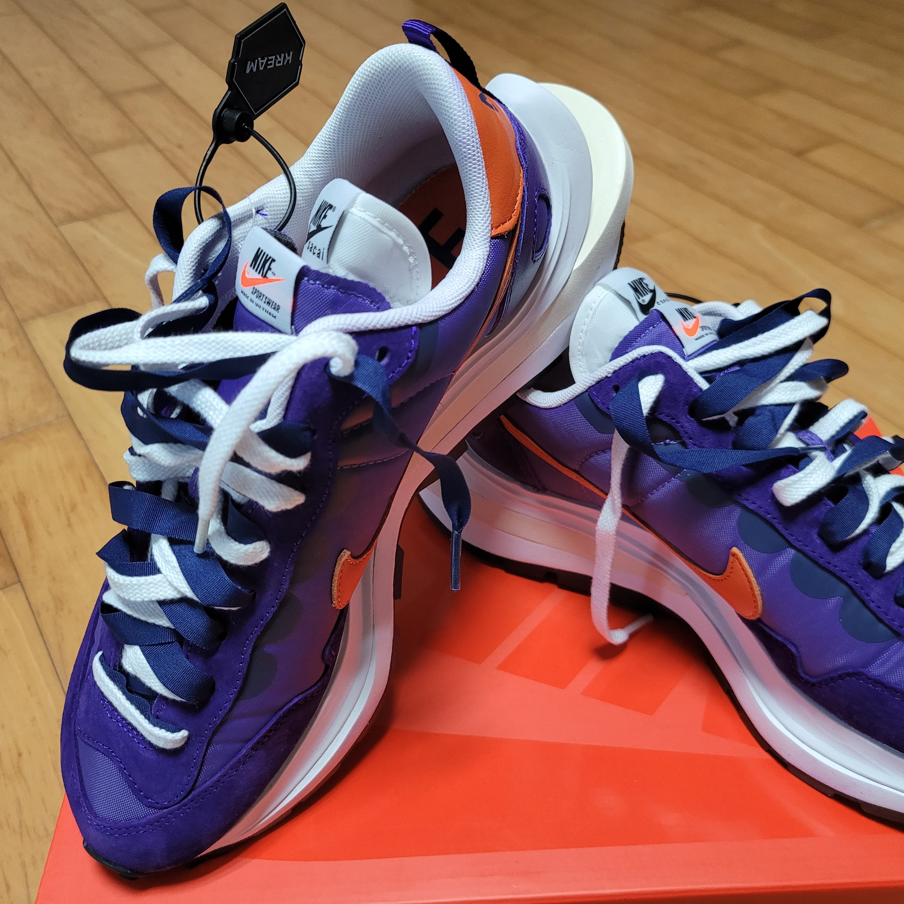 Nike x Sacai VaporWaffle Dark Iris 착용 스타일 - 2