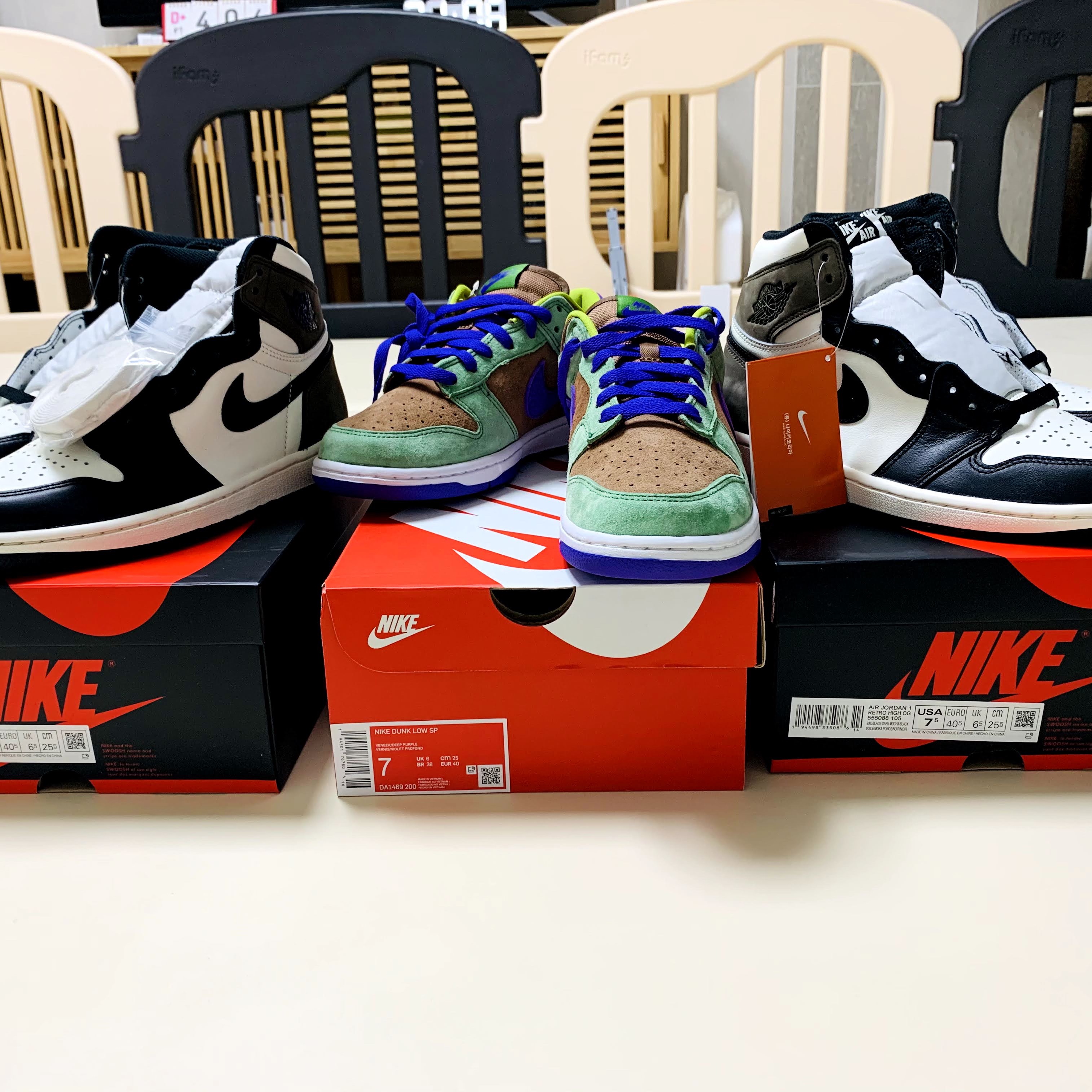 Nike Dunk Low SP Veneer, Jordan 1 Retro High OG Black Mocha 착용 스타일 - 1