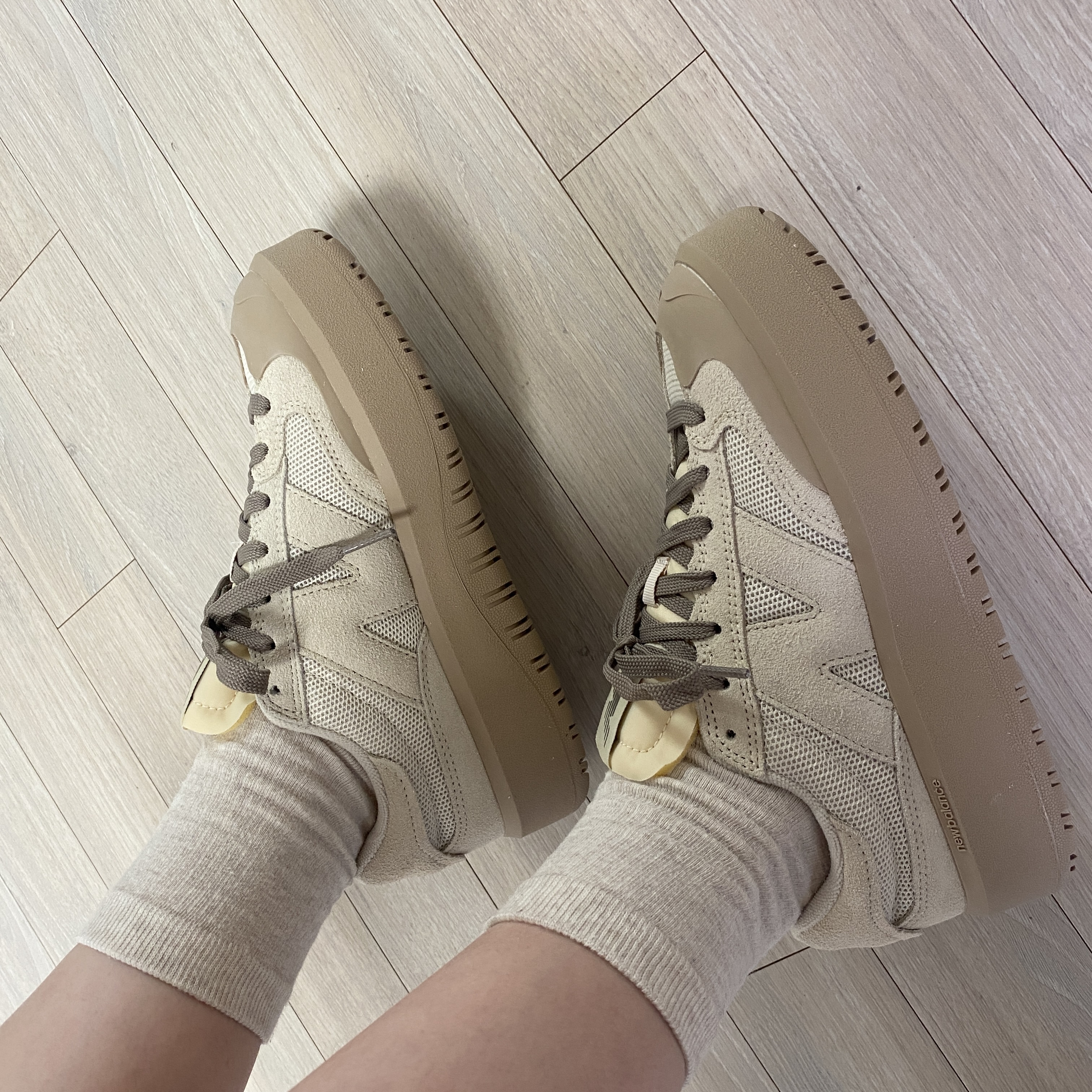 New Balance CT302 Beige Bone 착용 스타일 - 1