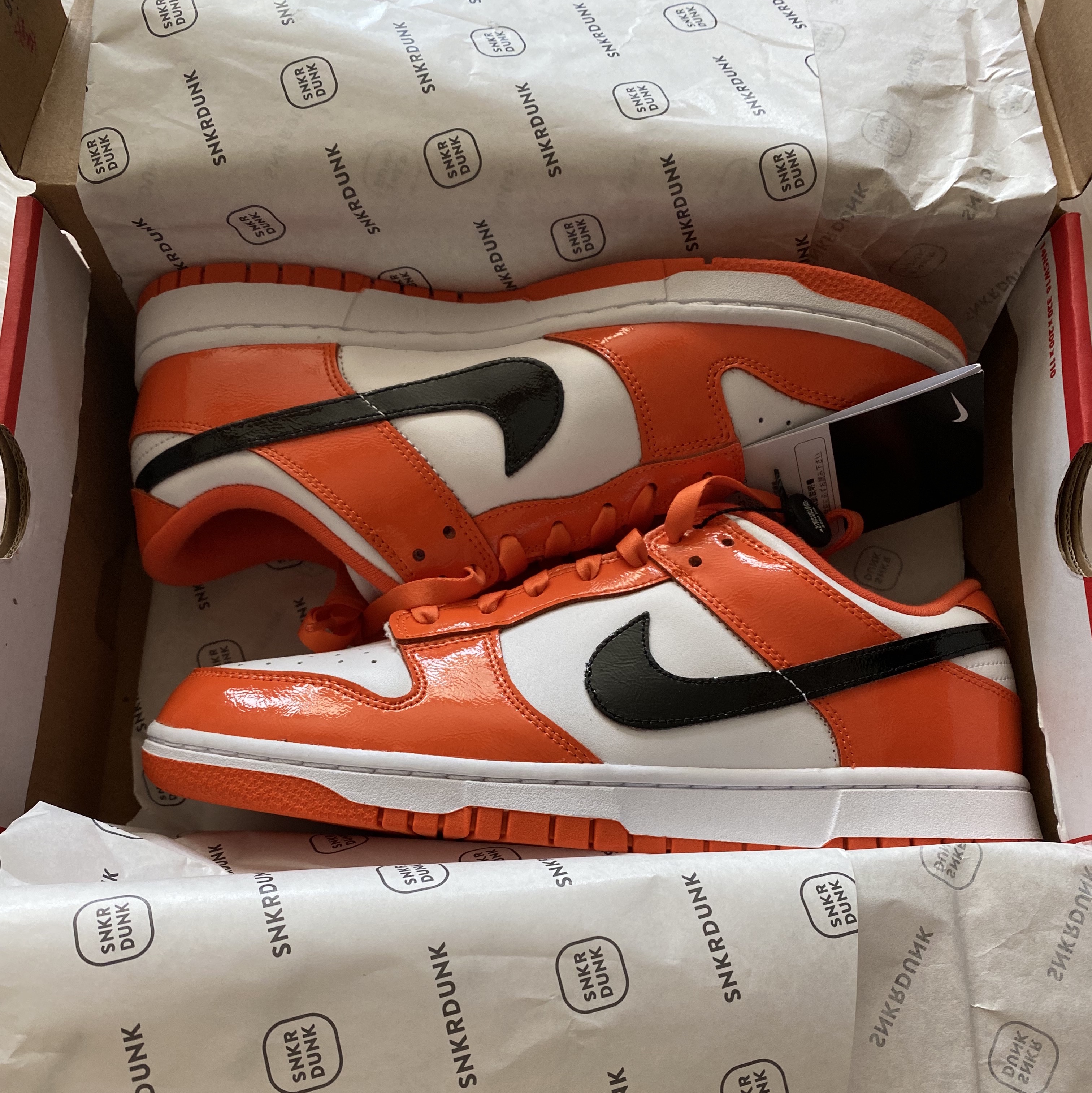 (W) Nike Dunk Low Essential Brilliant Orange 착용 스타일 - 2