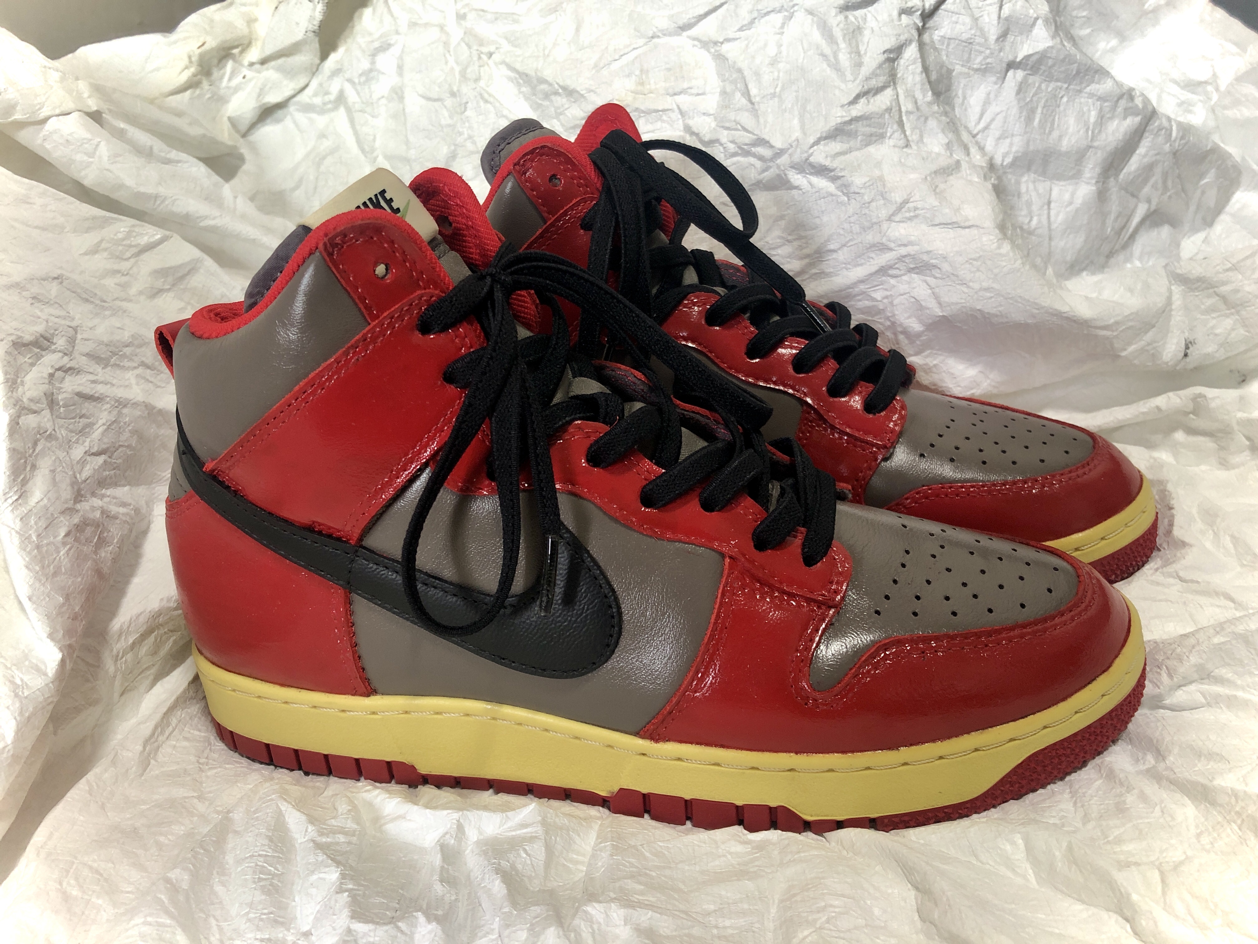 Nike Dunk High 1985 SP Red Acid Wash 착용 스타일