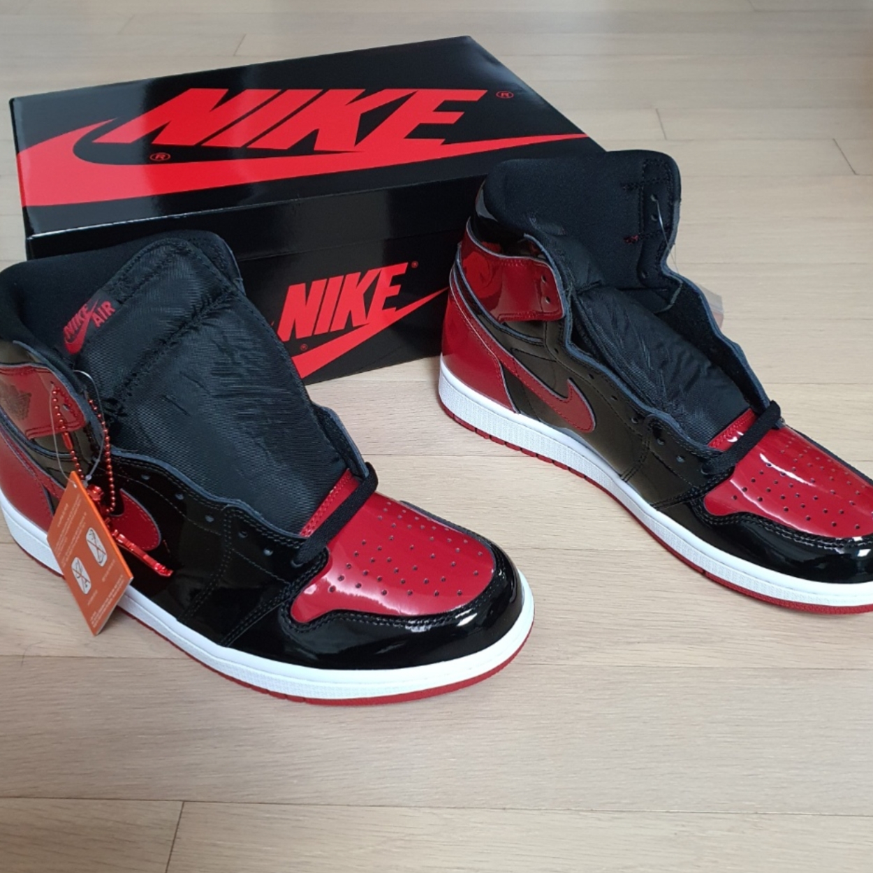 Jordan 1 Retro High OG Patent Bred 착용 스타일 - 3
