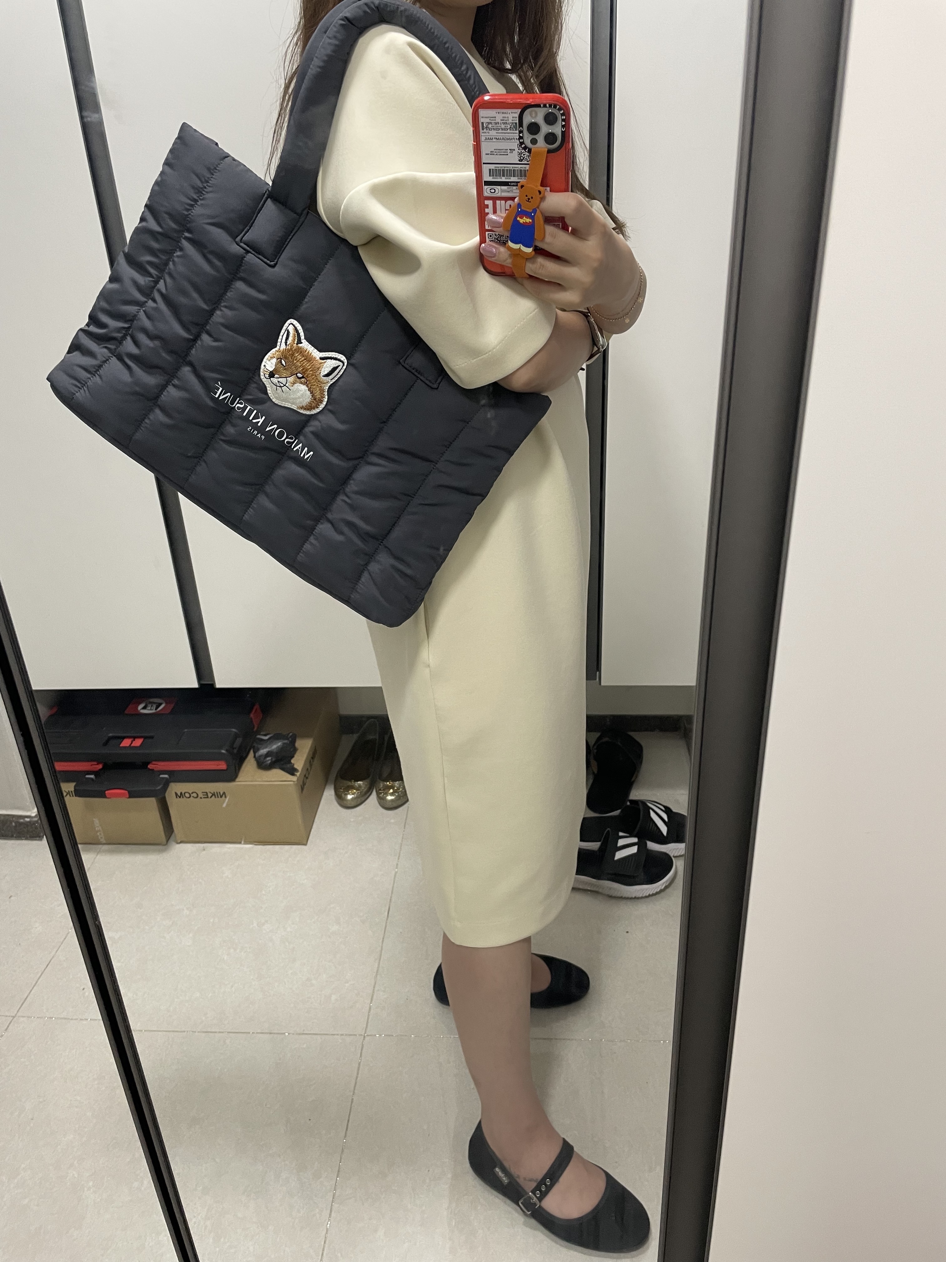 Maison Kitsune x Laneige Padded Bag Navy 착용 스타일