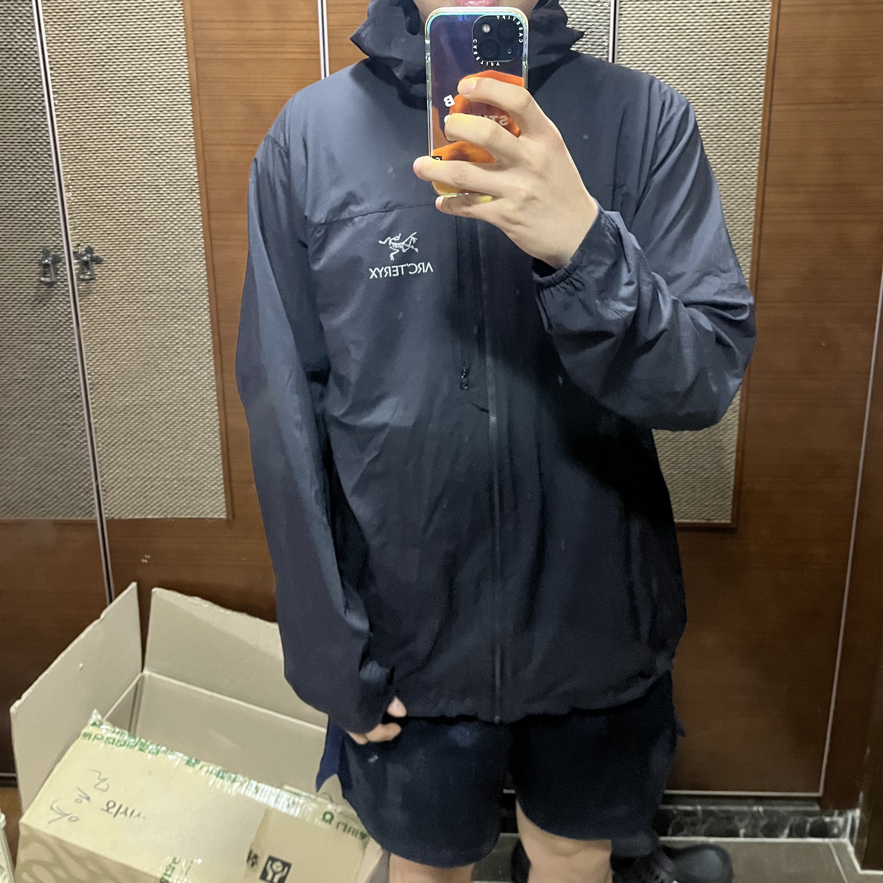 Arc'teryx Zeta SL Jacket Black 착용 스타일